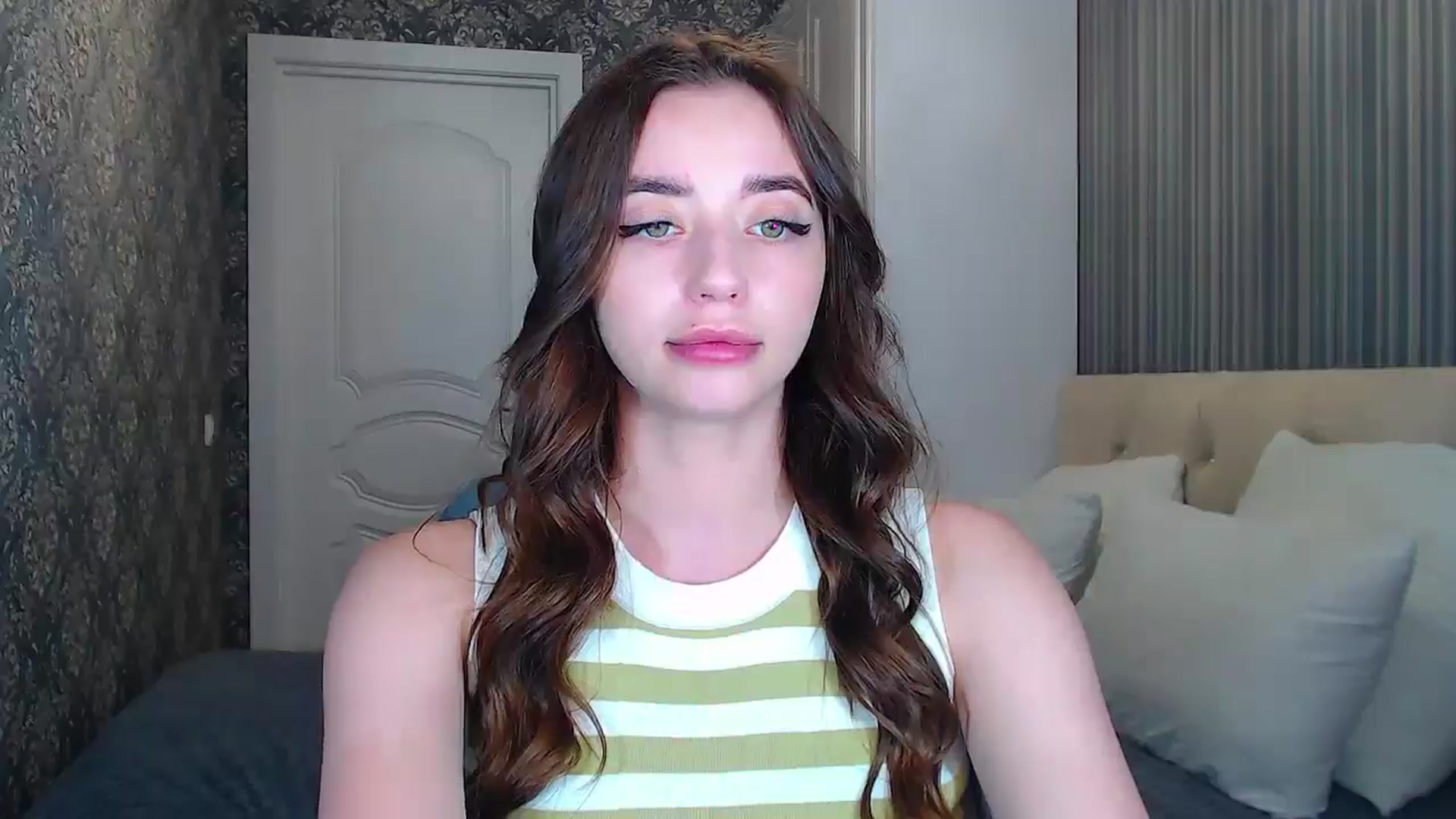 Gallery image thumbnail from EmeraldLilyyy's myfreecams stream on, 06/07/2024, 08:12 image 17 of 20