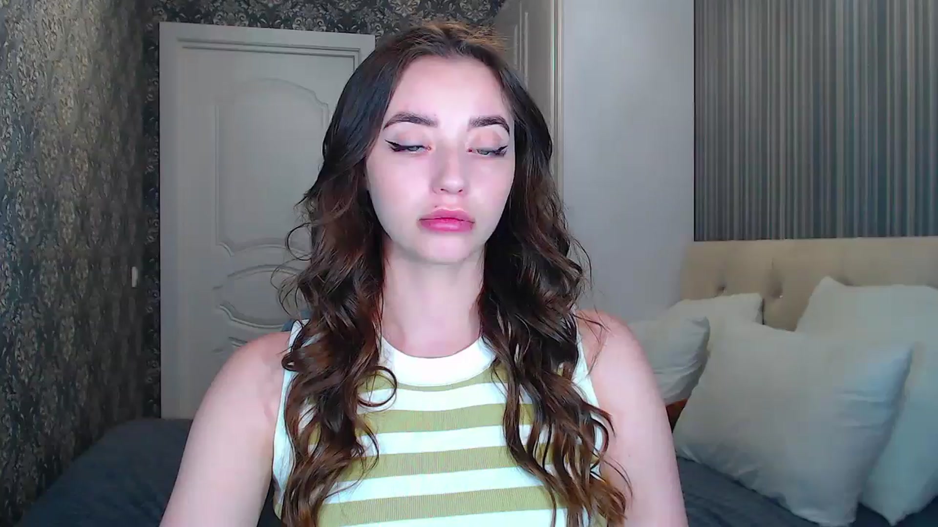 Gallery image thumbnail from EmeraldLilyyy's myfreecams stream on, 06/07/2024, 08:12 image 2 of 20