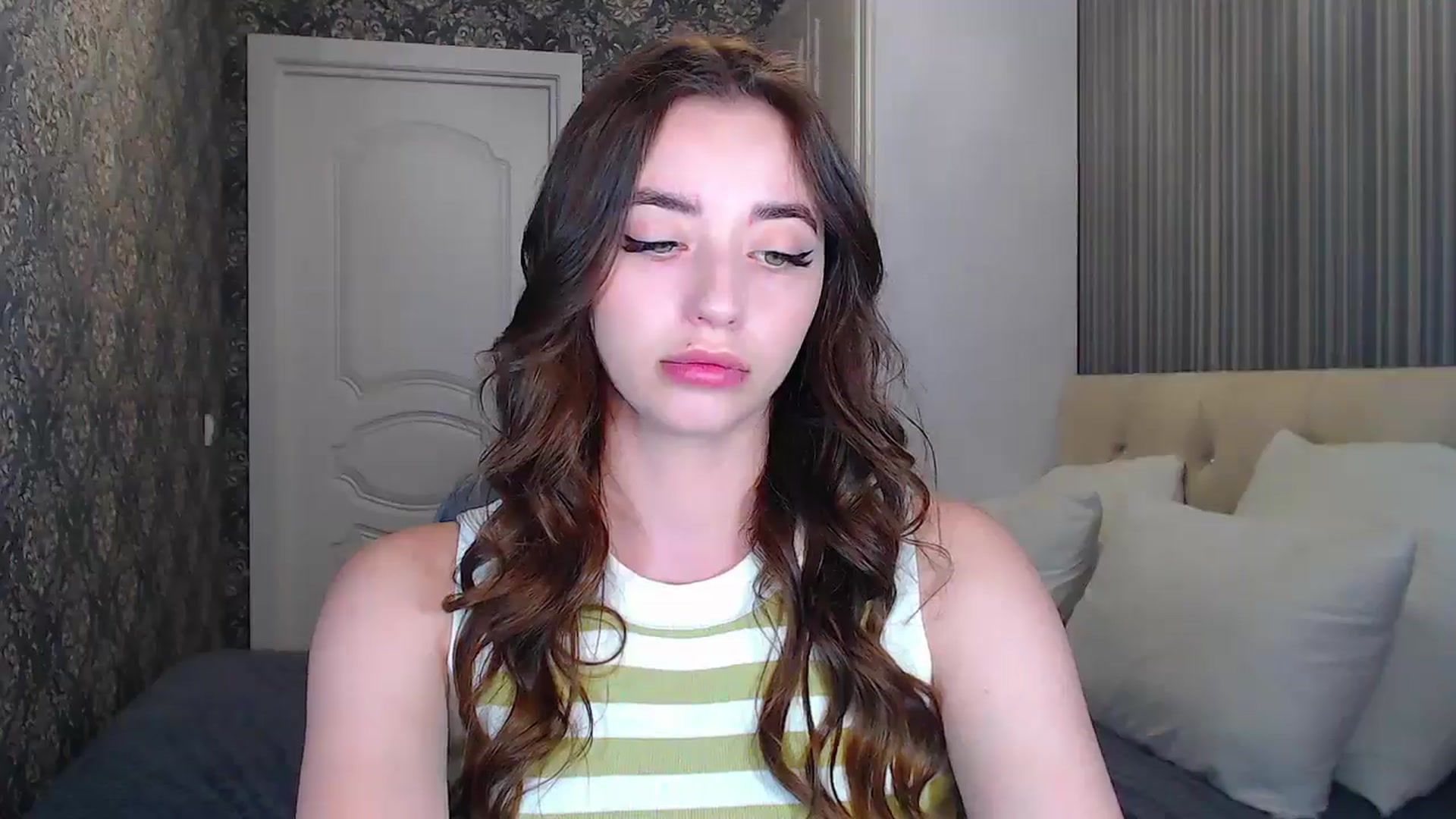 Gallery image thumbnail from EmeraldLilyyy's myfreecams stream on, 06/07/2024, 08:12 image 10 of 20