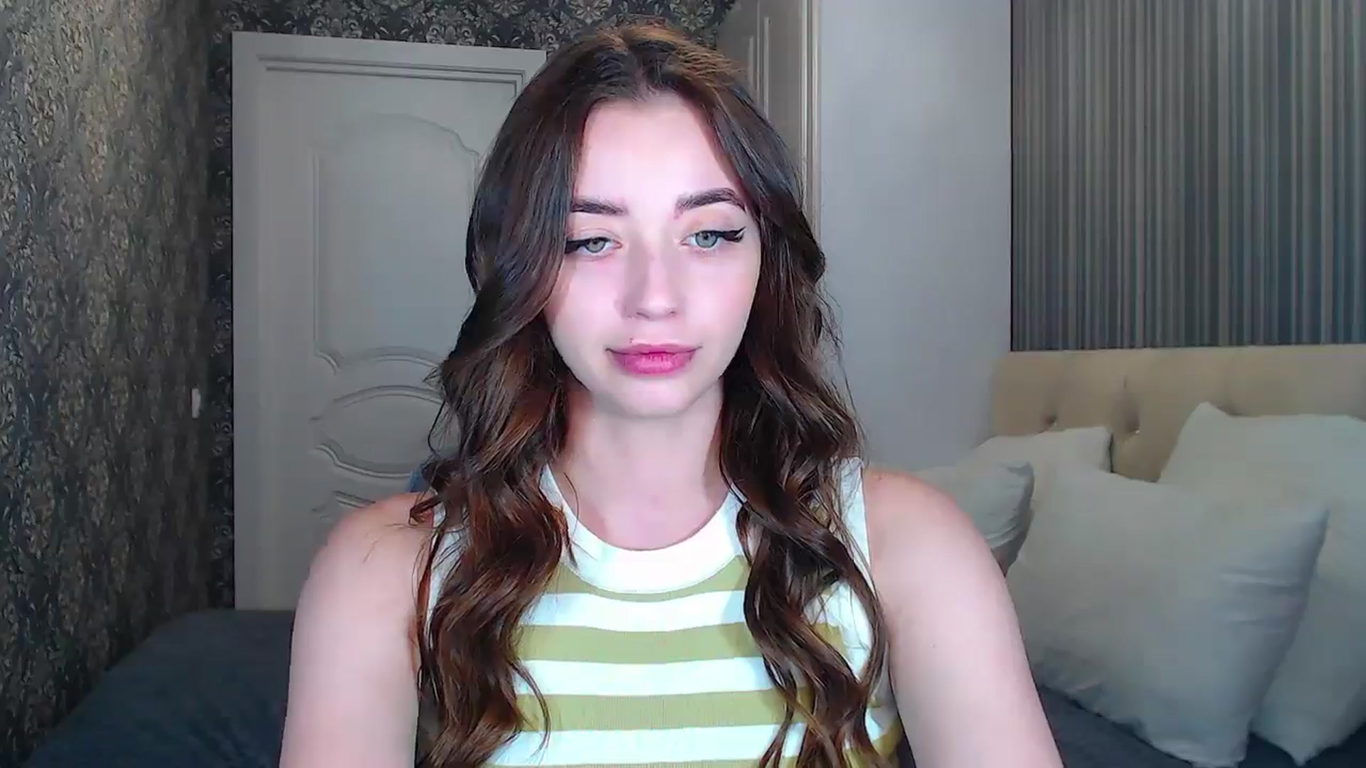 Gallery image thumbnail from EmeraldLilyyy's myfreecams stream on, 06/07/2024, 08:12 image 13 of 20