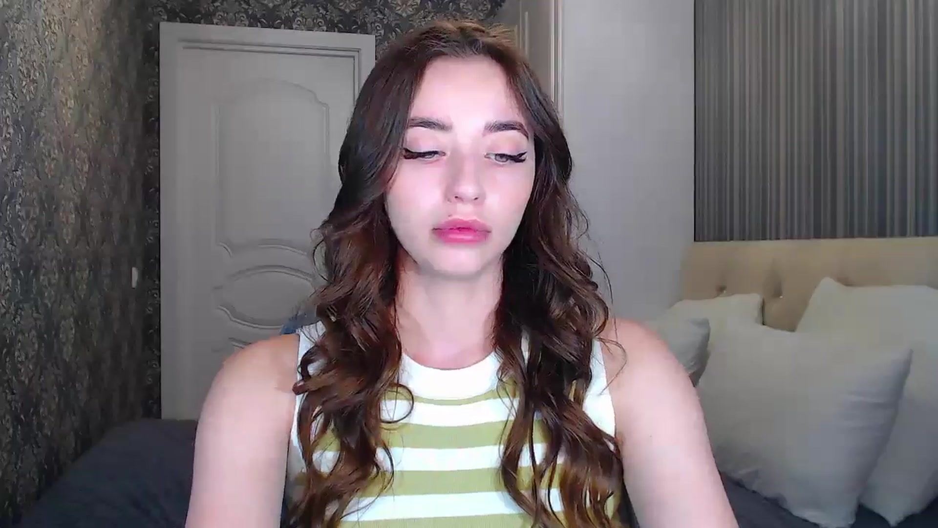 Gallery image thumbnail from EmeraldLilyyy's myfreecams stream on, 06/07/2024, 08:12 image 8 of 20