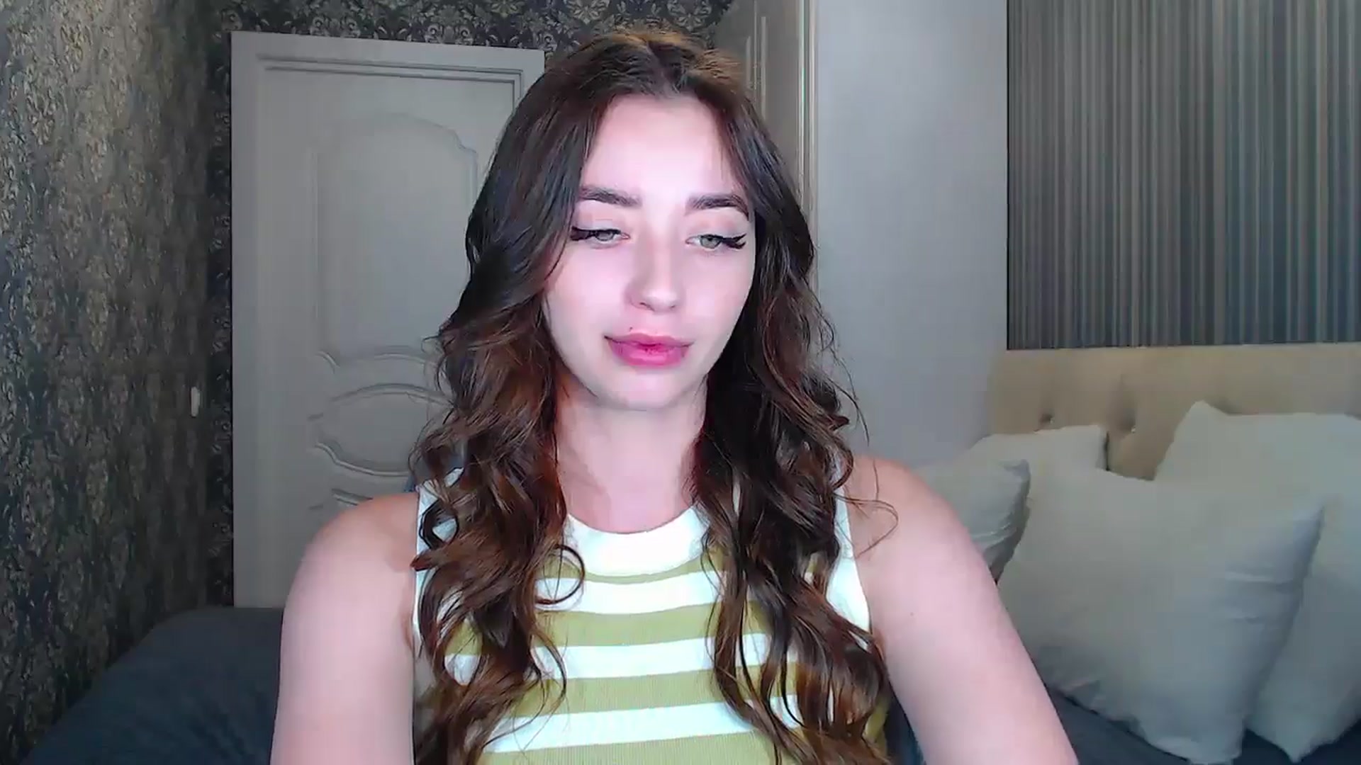 Gallery image thumbnail from EmeraldLilyyy's myfreecams stream on, 06/07/2024, 08:12 image 5 of 20