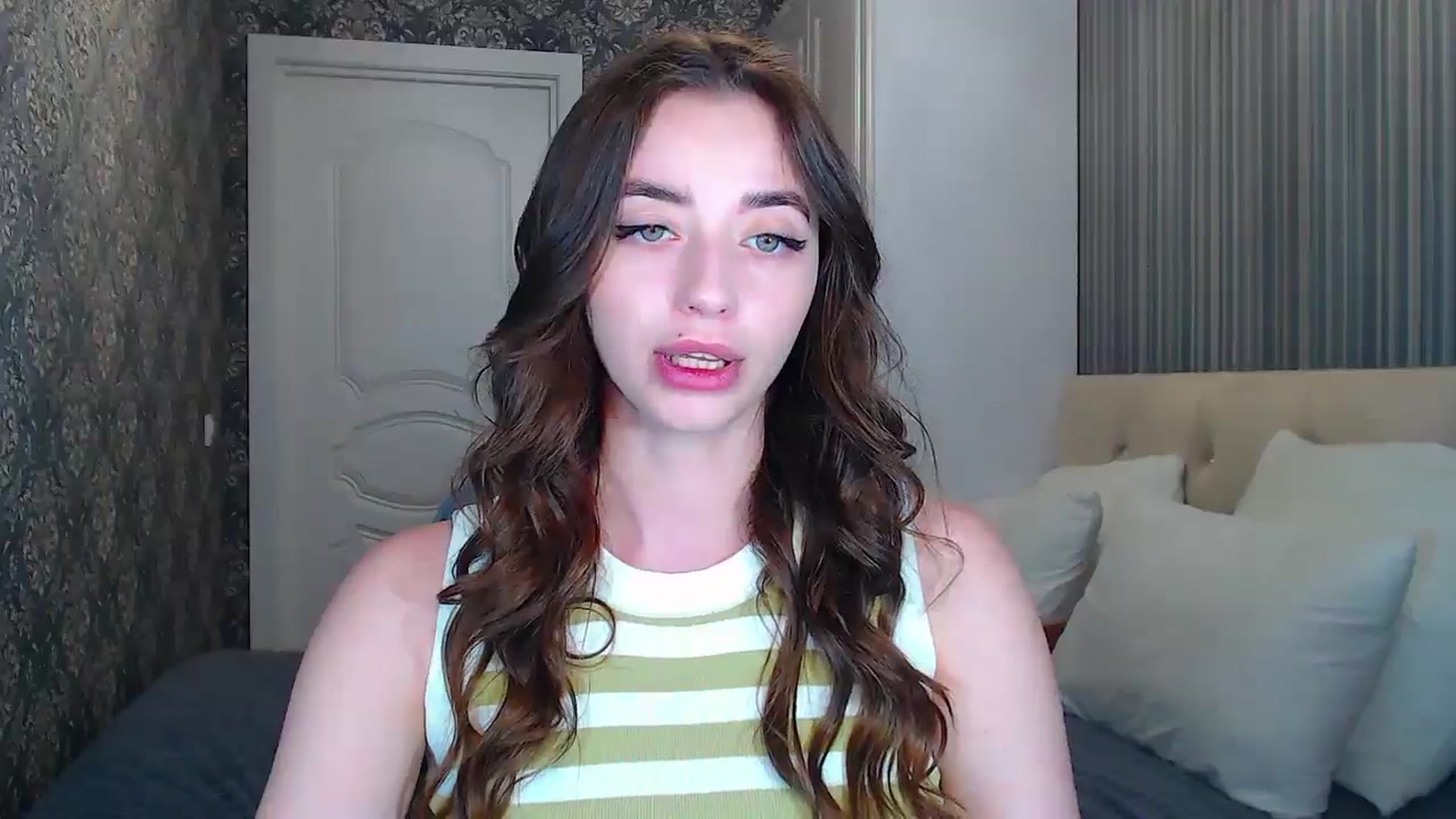 Gallery image thumbnail from EmeraldLilyyy's myfreecams stream on, 06/07/2024, 08:12 image 6 of 20