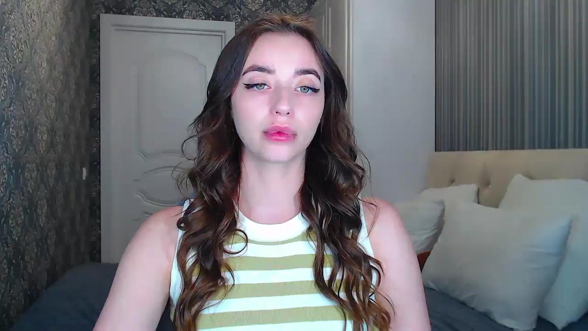 Gallery image thumbnail from EmeraldLilyyy's myfreecams stream on, 06/07/2024, 08:12 image 3 of 20