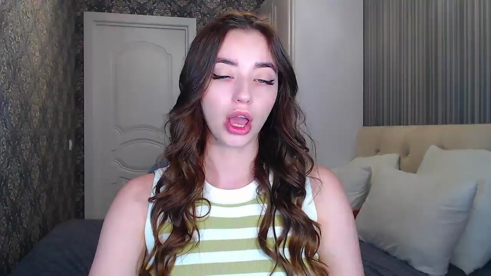 Gallery image thumbnail from EmeraldLilyyy's myfreecams stream on, 06/07/2024, 08:12 image 11 of 20