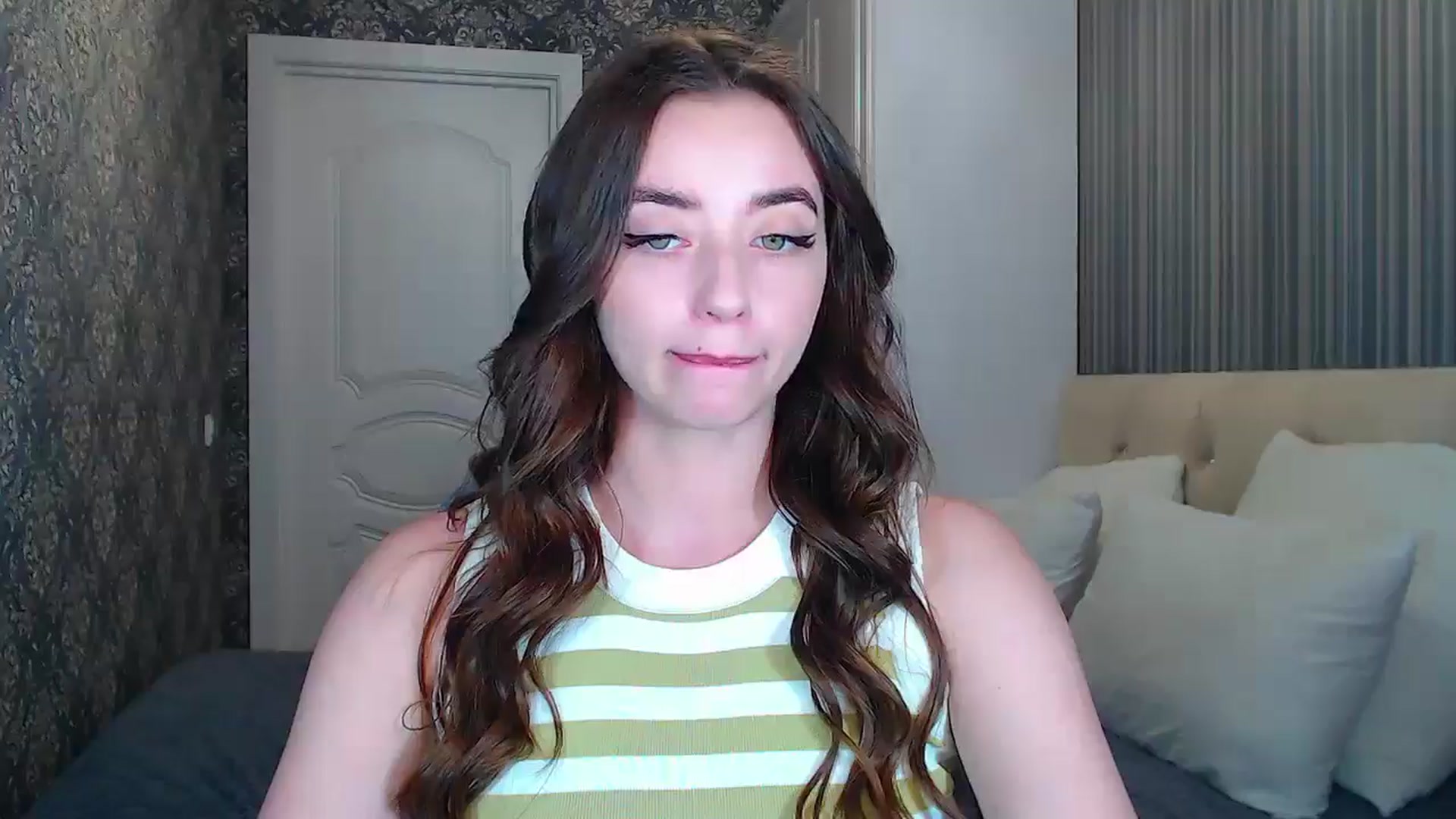 Gallery image thumbnail from EmeraldLilyyy's myfreecams stream on, 06/07/2024, 08:12 image 12 of 20
