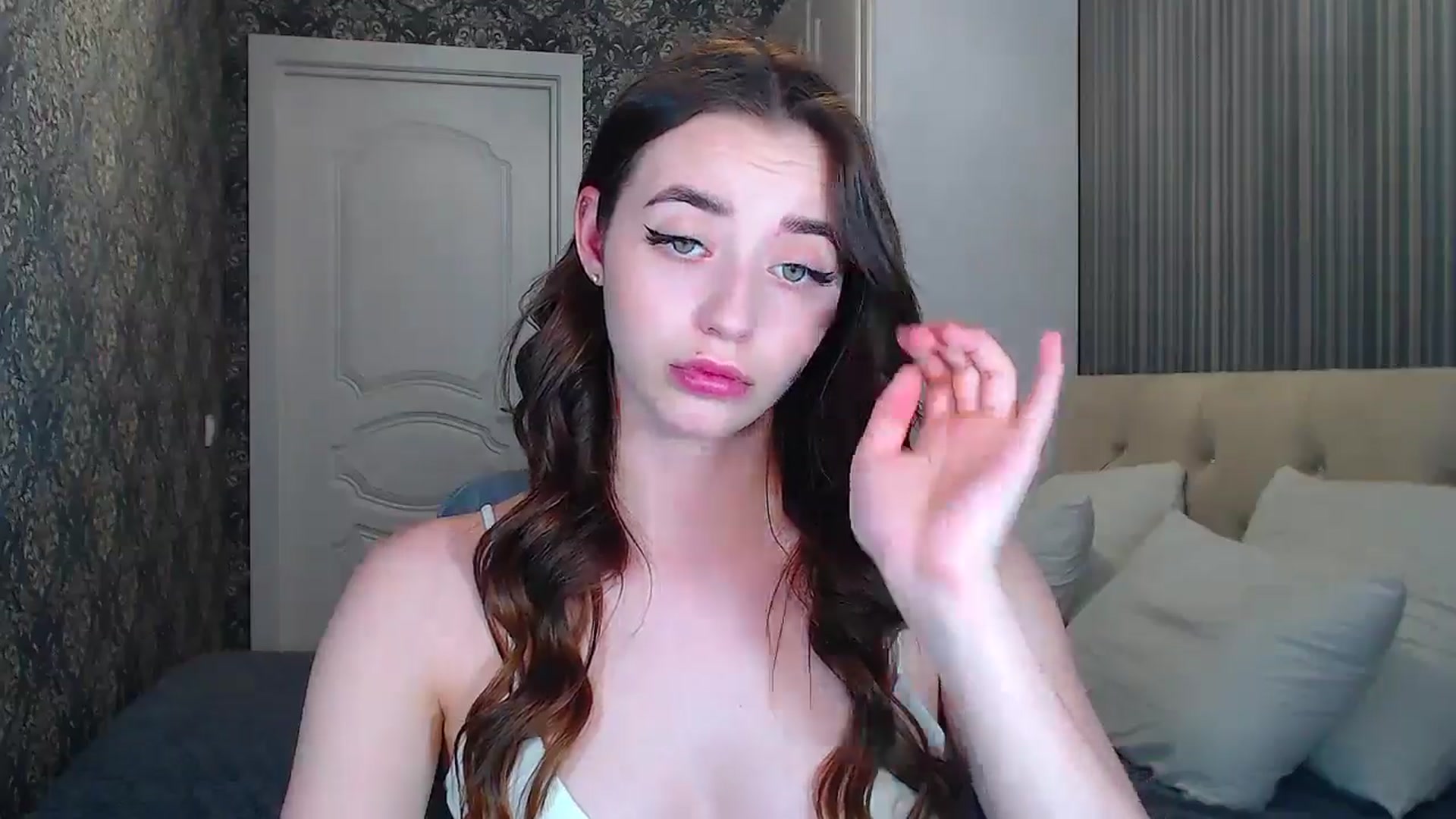 Gallery image thumbnail from EmeraldLilyyy's myfreecams stream on, 06/07/2024, 10:14 image 17 of 20