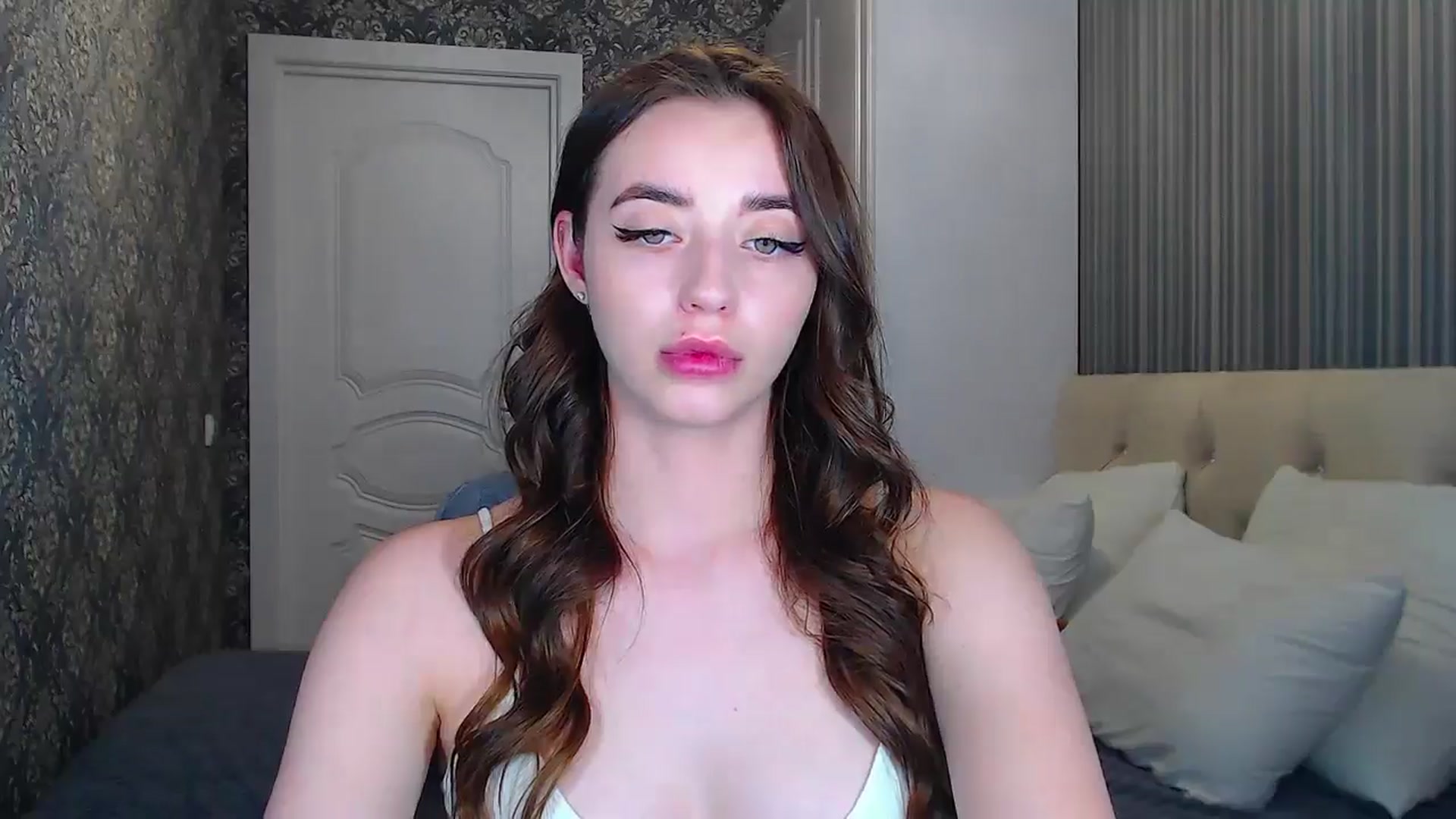 Gallery image thumbnail from EmeraldLilyyy's myfreecams stream on, 06/07/2024, 10:43 image 15 of 20
