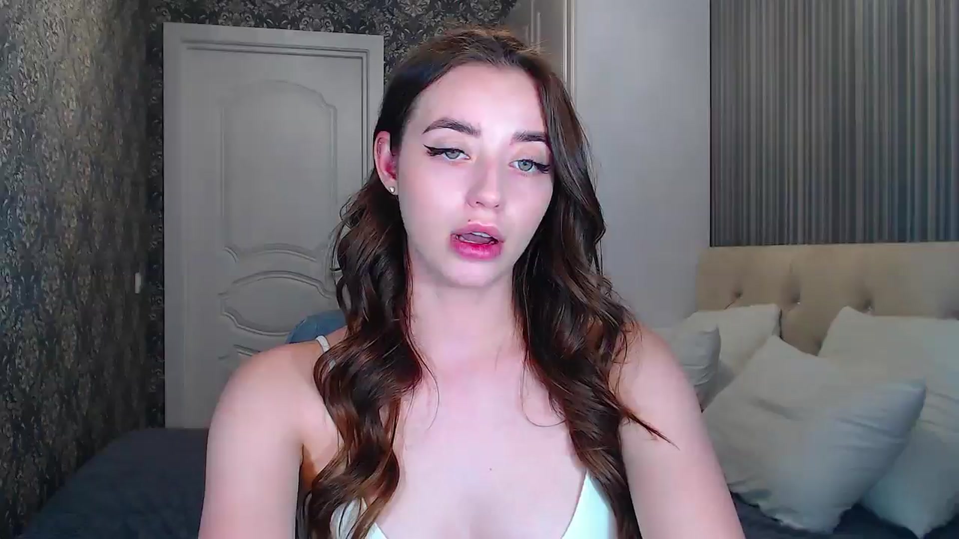 Gallery image thumbnail from EmeraldLilyyy's myfreecams stream on, 06/07/2024, 10:43 image 9 of 20