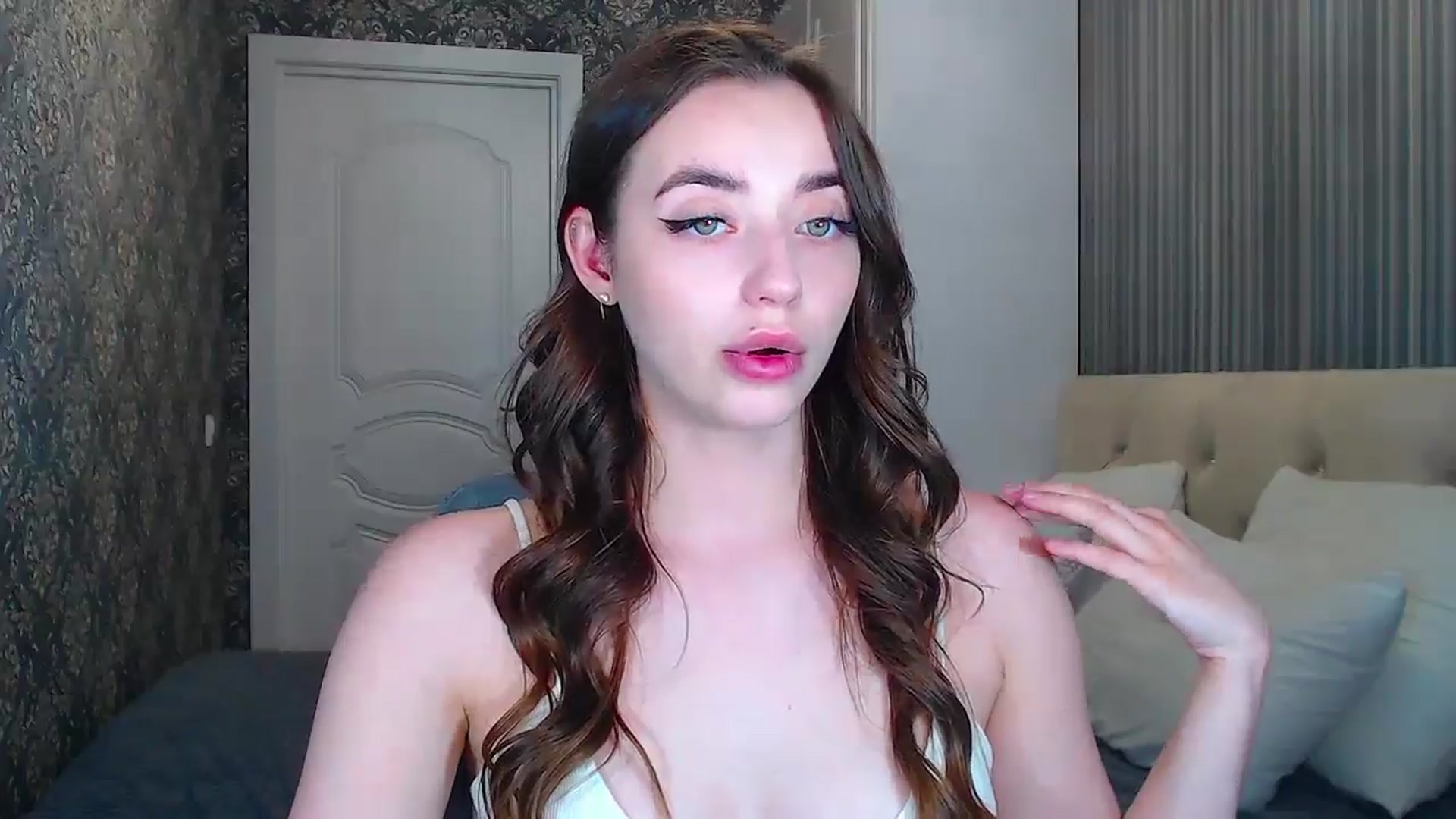 Gallery image thumbnail from EmeraldLilyyy's myfreecams stream on, 06/07/2024, 10:43 image 19 of 20