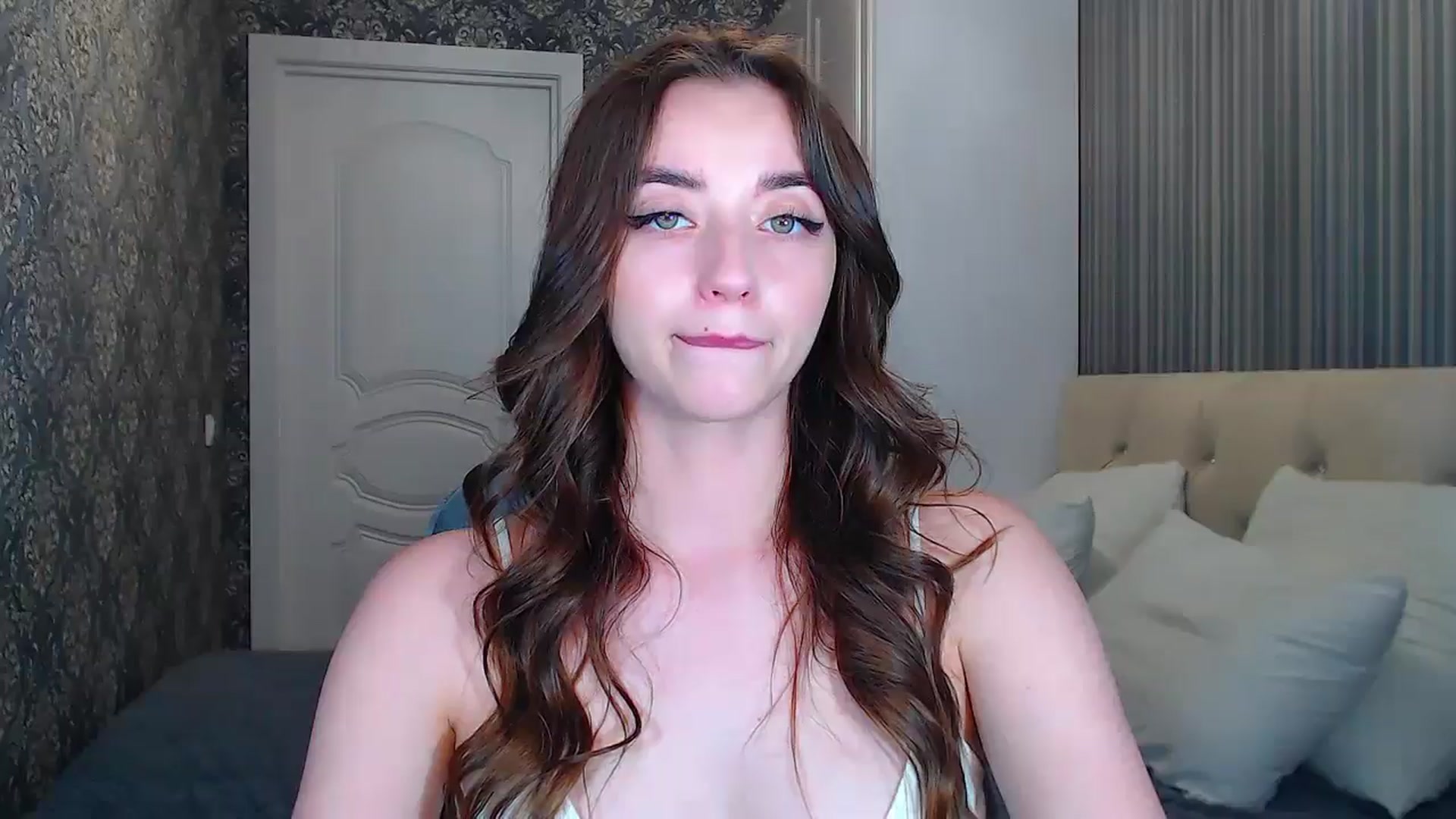 Gallery image thumbnail from EmeraldLilyyy's myfreecams stream on, 06/07/2024, 10:56 image 19 of 20