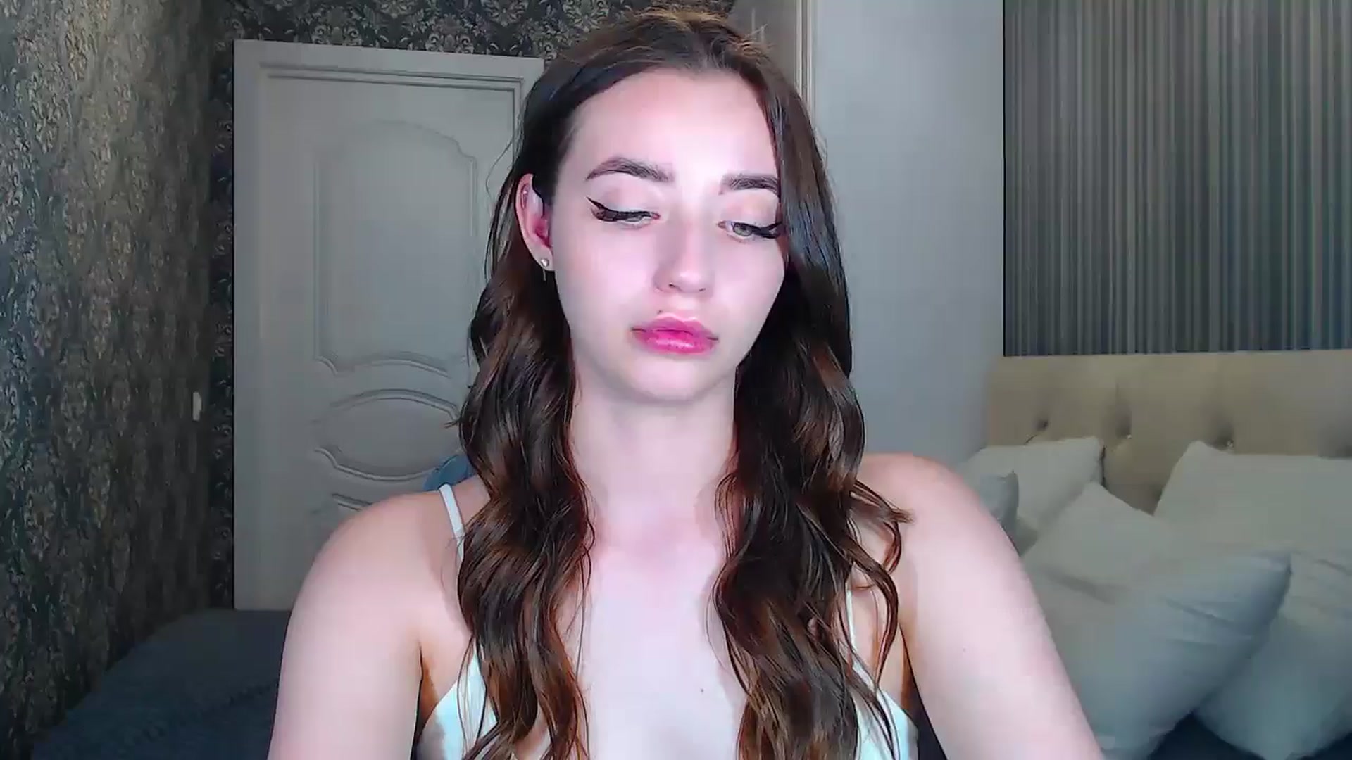 Gallery image thumbnail from EmeraldLilyyy's myfreecams stream on, 06/07/2024, 13:36 image 17 of 20