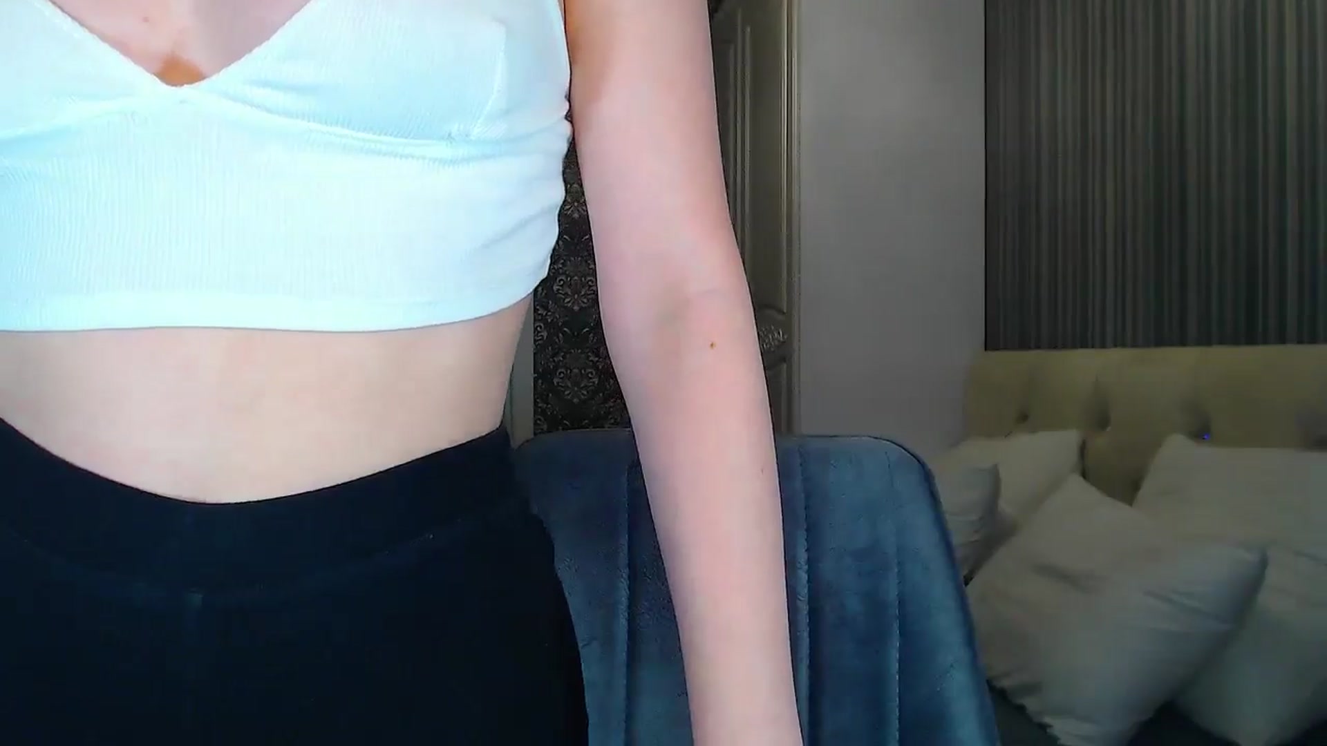 Gallery image thumbnail from EmeraldLilyyy's myfreecams stream on, 06/07/2024, 13:36 image 2 of 20