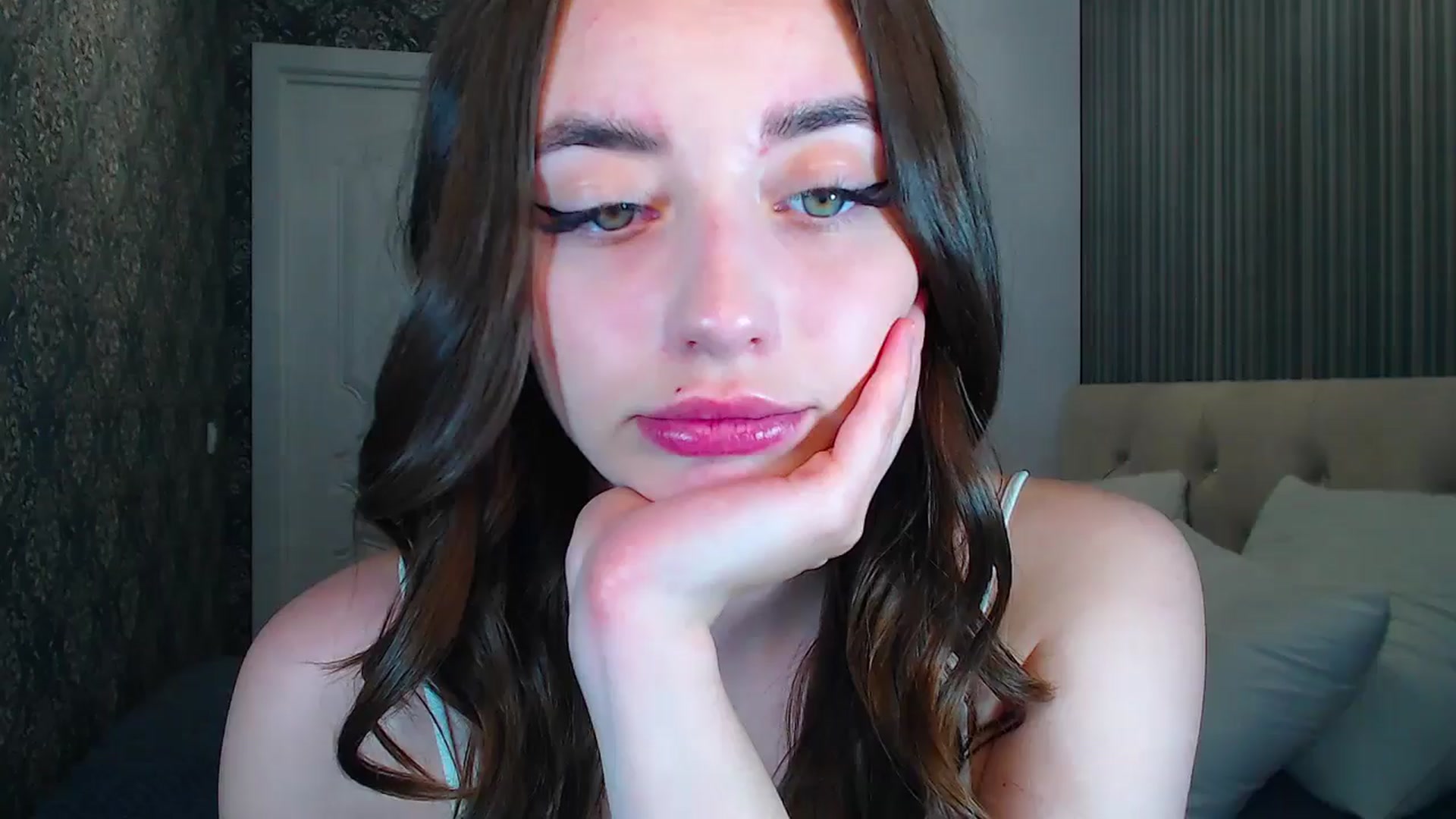 Gallery image thumbnail from EmeraldLilyyy's myfreecams stream on, 06/07/2024, 13:36 image 16 of 20