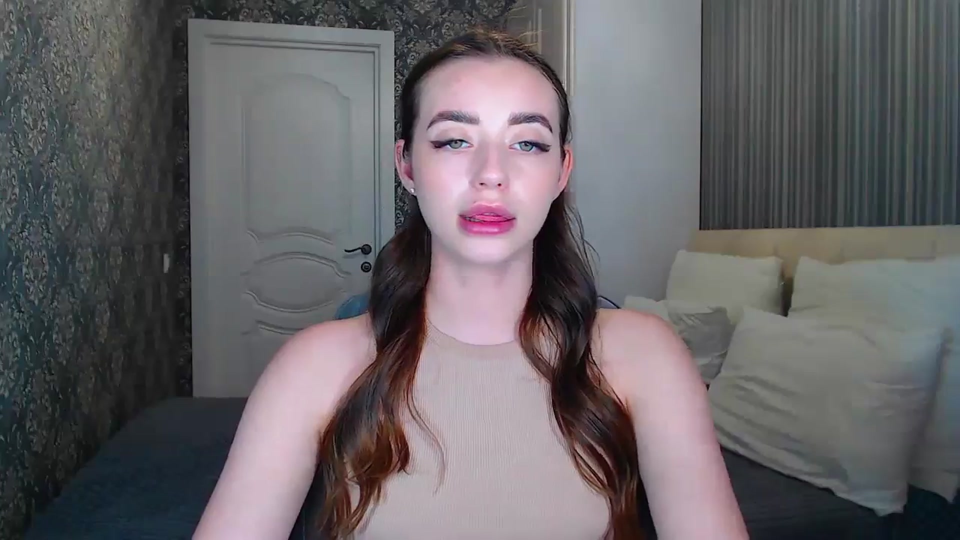 Gallery image thumbnail from EmeraldLilyyy's myfreecams stream on, 06/08/2024, 10:51 image 3 of 20