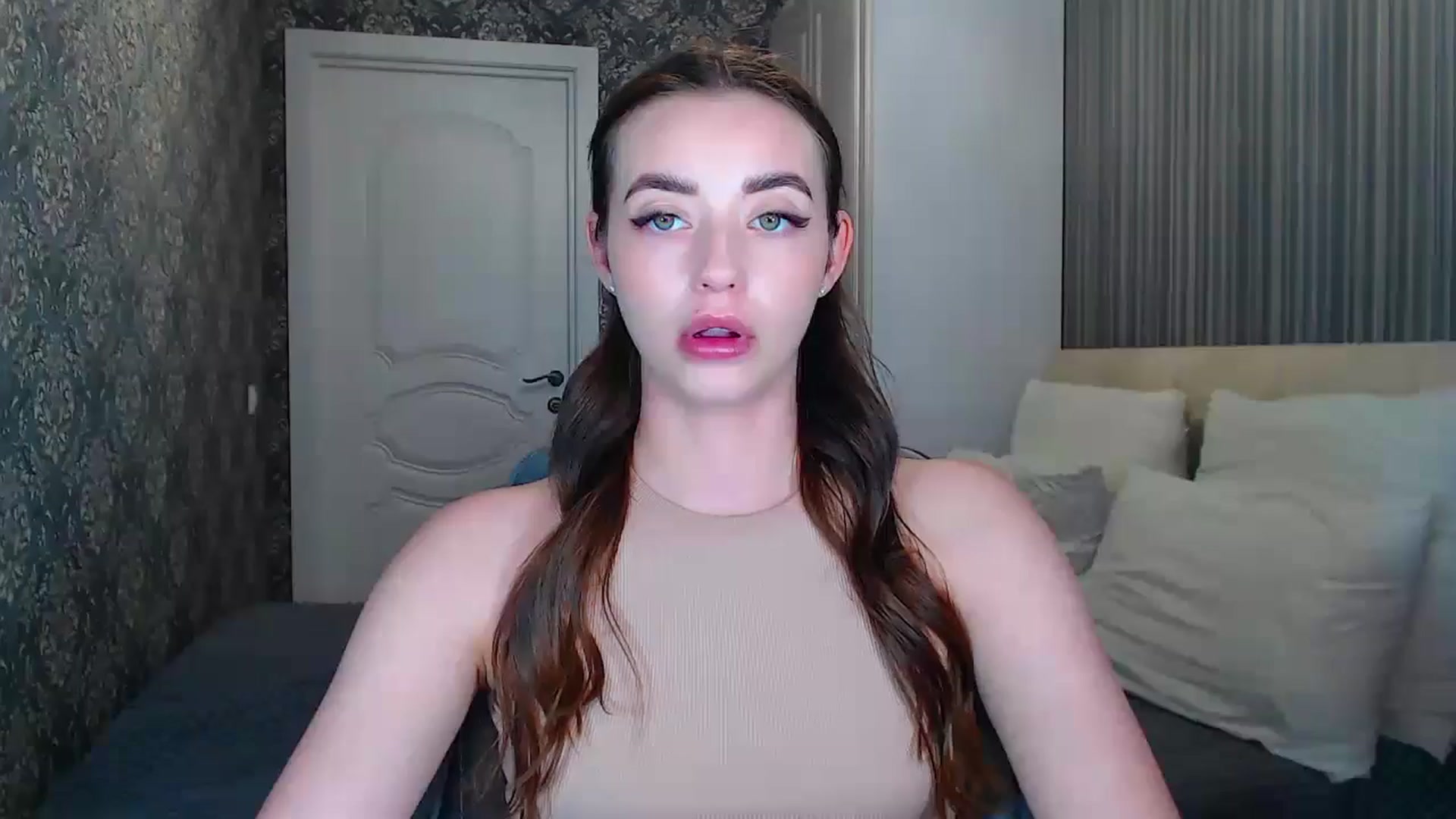 Gallery image thumbnail from EmeraldLilyyy's myfreecams stream on, 06/08/2024, 10:51 image 1 of 20