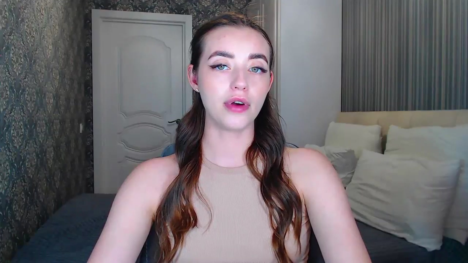 Gallery image thumbnail from EmeraldLilyyy's myfreecams stream on, 06/08/2024, 10:51 image 10 of 20