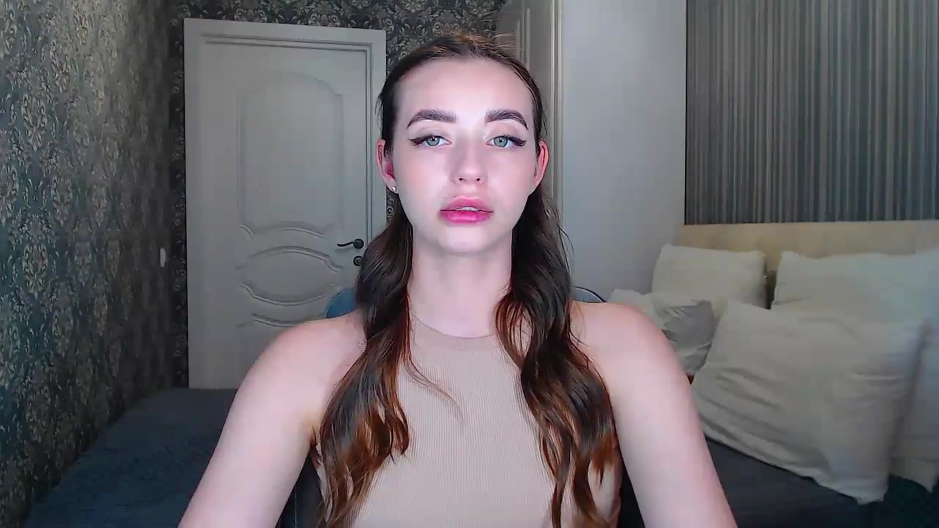 Gallery image thumbnail from EmeraldLilyyy's myfreecams stream on, 06/08/2024, 11:12 image 17 of 20