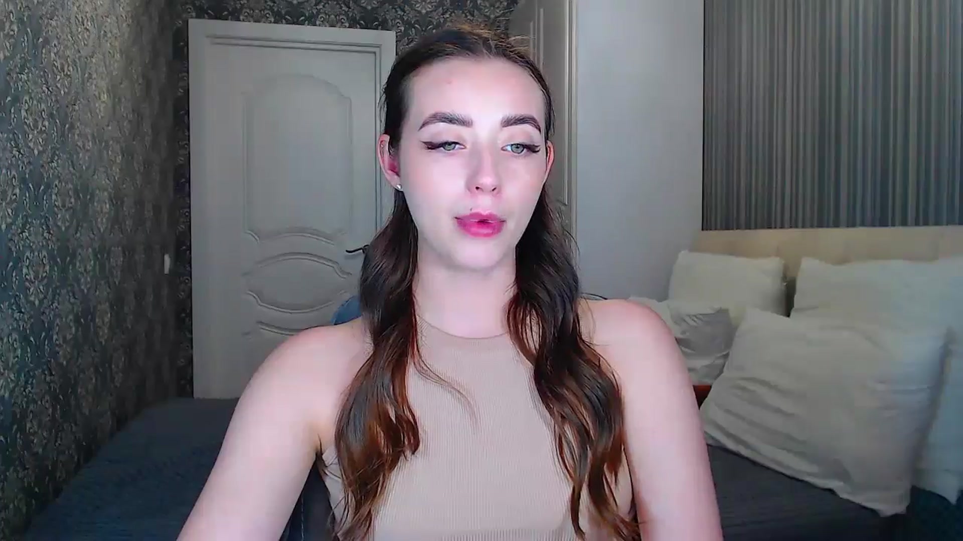Gallery image thumbnail from EmeraldLilyyy's myfreecams stream on, 06/08/2024, 11:12 image 2 of 20