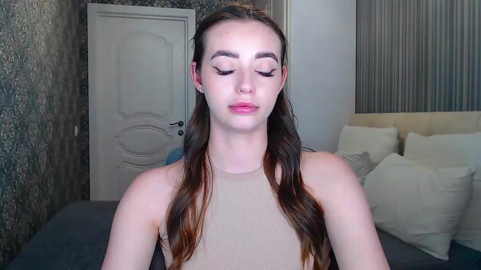 Gallery image thumbnail from EmeraldLilyyy's myfreecams stream on, 06/08/2024, 12:58 image 13 of 20