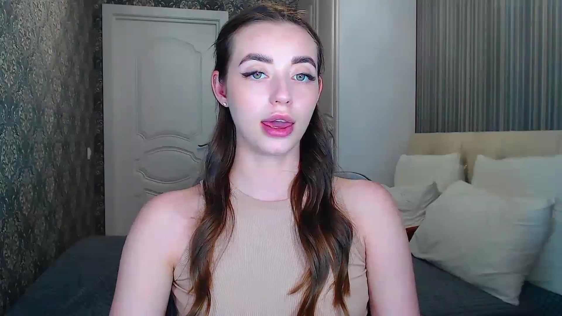 Gallery image thumbnail from EmeraldLilyyy's myfreecams stream on, 06/08/2024, 13:22 image 10 of 20