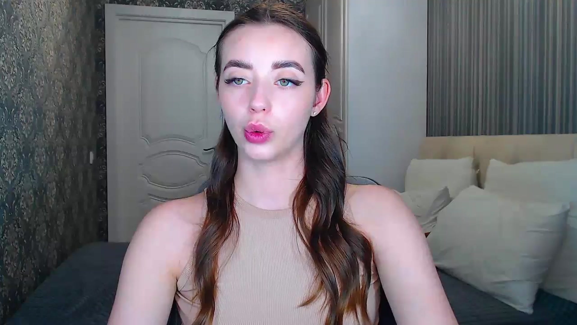 Gallery image thumbnail from EmeraldLilyyy's myfreecams stream on, 06/08/2024, 13:22 image 19 of 20