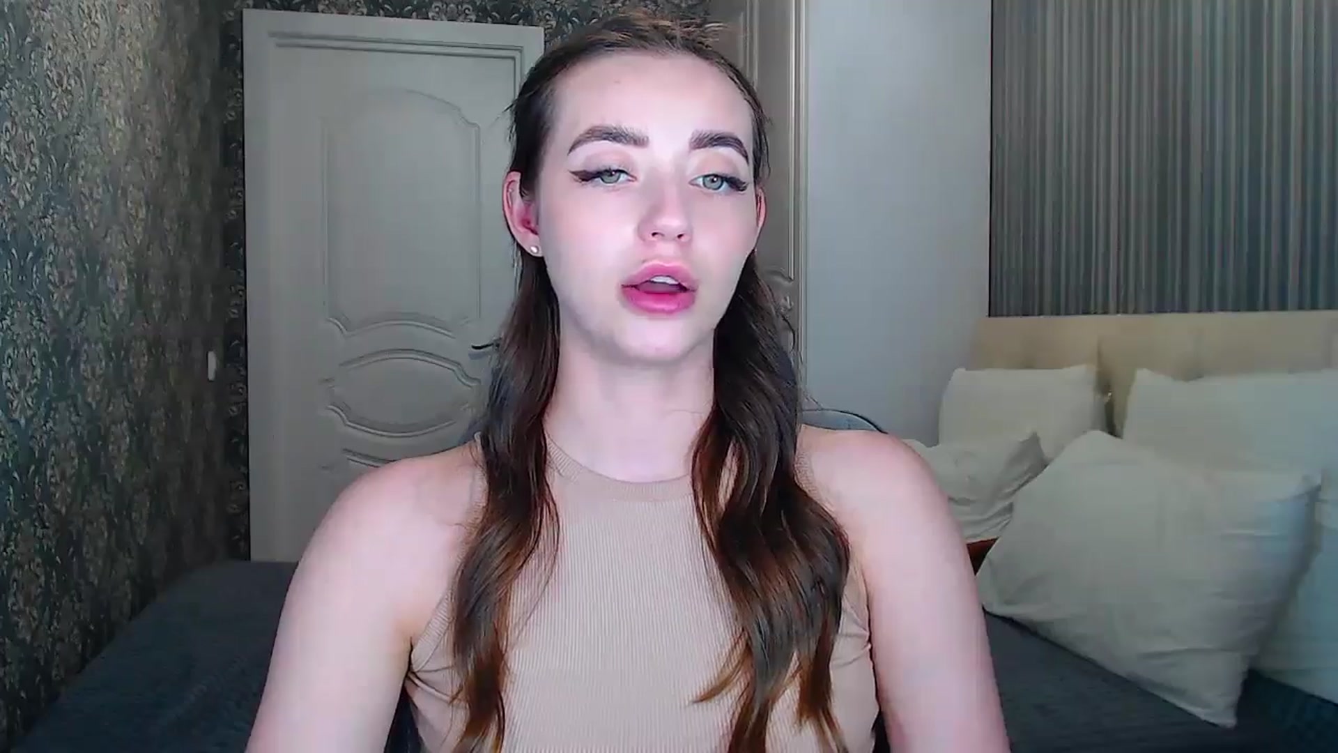 Gallery image thumbnail from EmeraldLilyyy's myfreecams stream on, 06/08/2024, 13:22 image 12 of 20