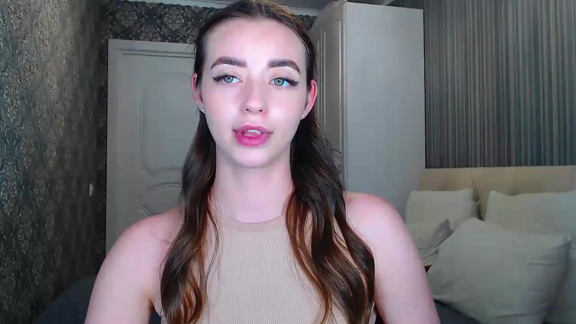 Gallery image thumbnail from EmeraldLilyyy's myfreecams stream on, 06/08/2024, 13:50 image 1 of 20