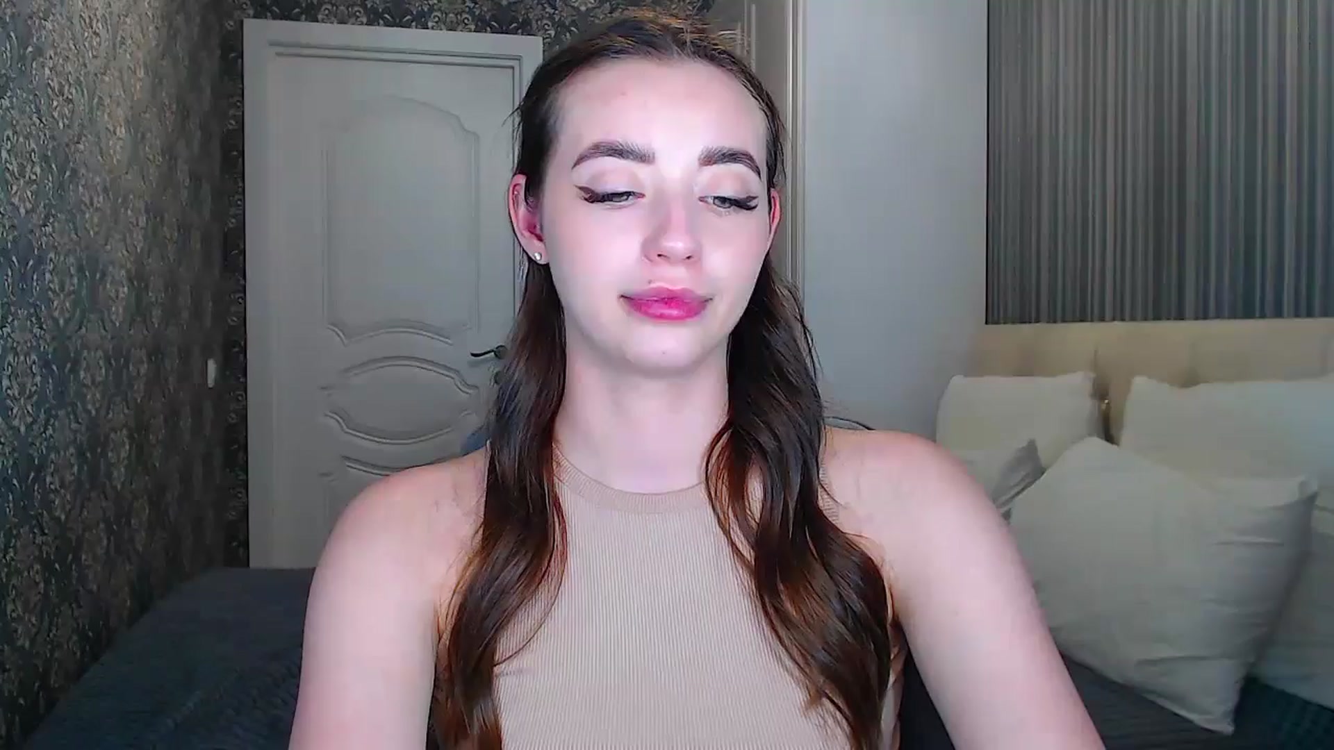 Gallery image thumbnail from EmeraldLilyyy's myfreecams stream on, 06/08/2024, 13:50 image 10 of 20