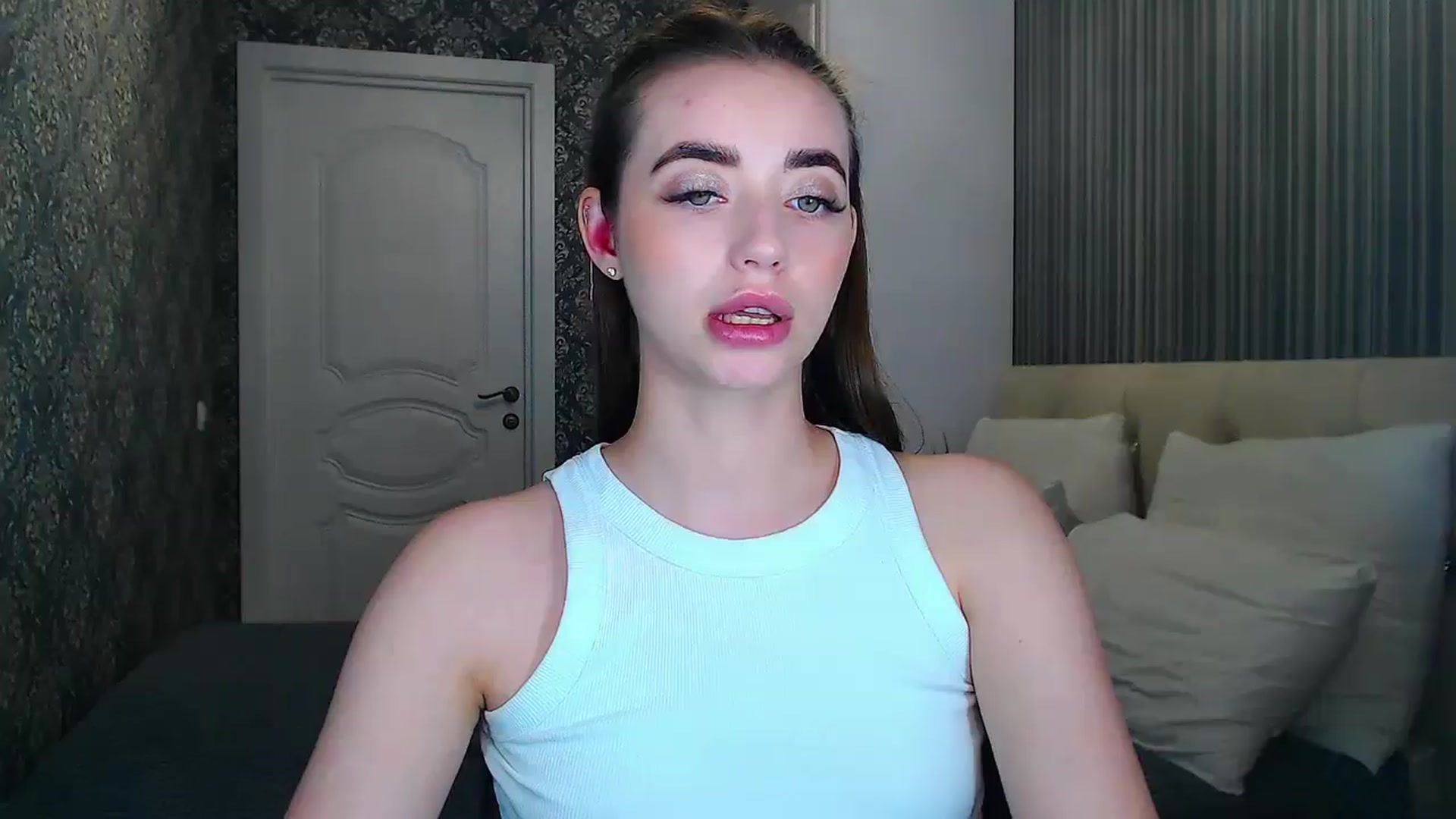 Gallery image thumbnail from EmeraldLilyyy's myfreecams stream on, 06/09/2024, 09:18 image 6 of 20