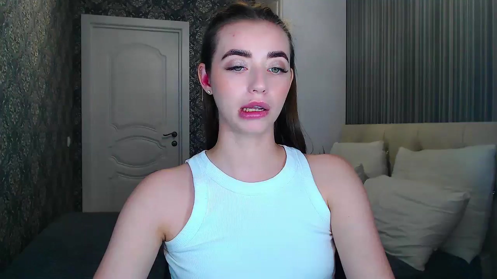 Gallery image thumbnail from EmeraldLilyyy's myfreecams stream on, 06/09/2024, 09:18 image 4 of 20