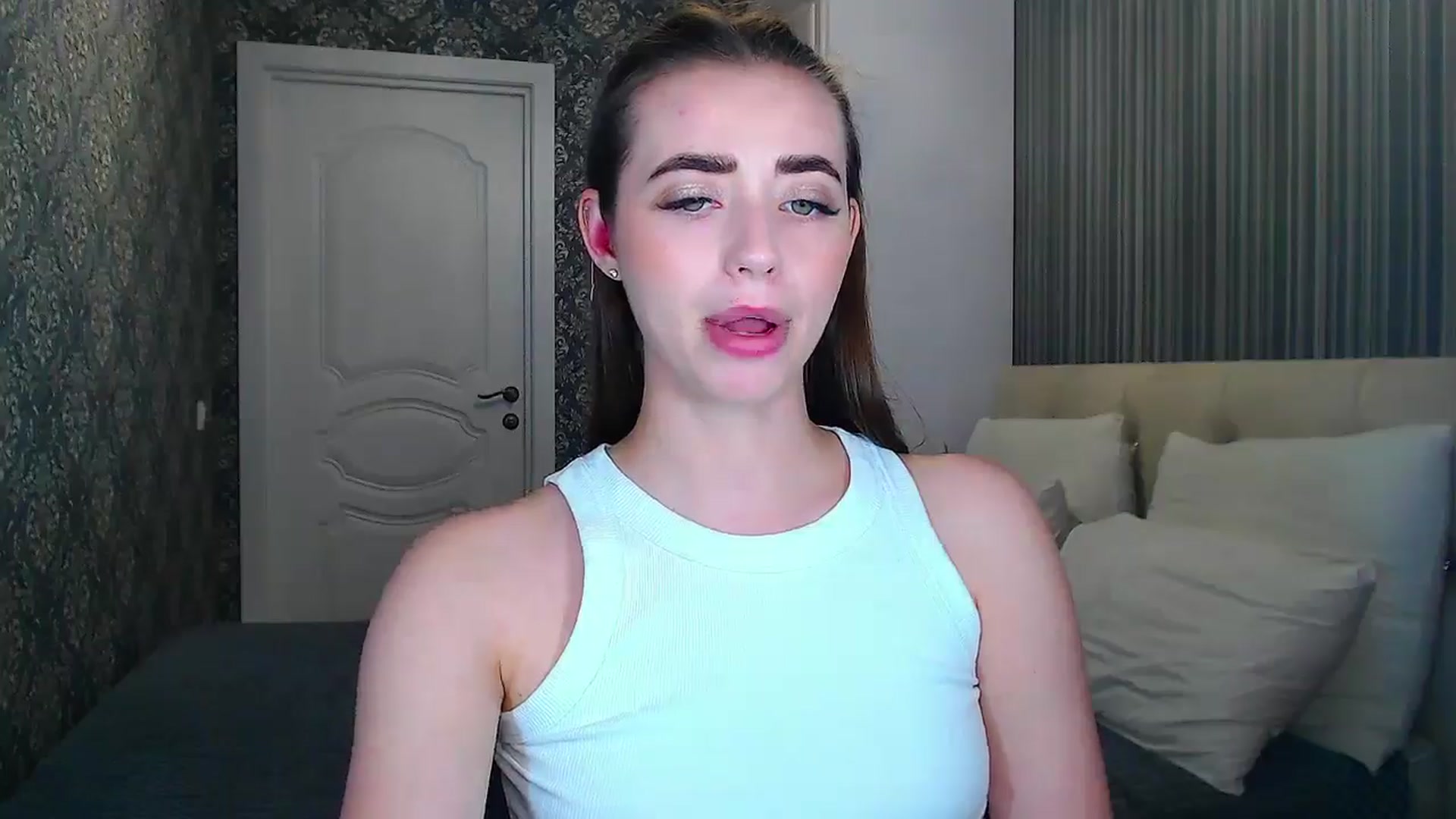 Gallery image thumbnail from EmeraldLilyyy's myfreecams stream on, 06/09/2024, 09:18 image 9 of 20