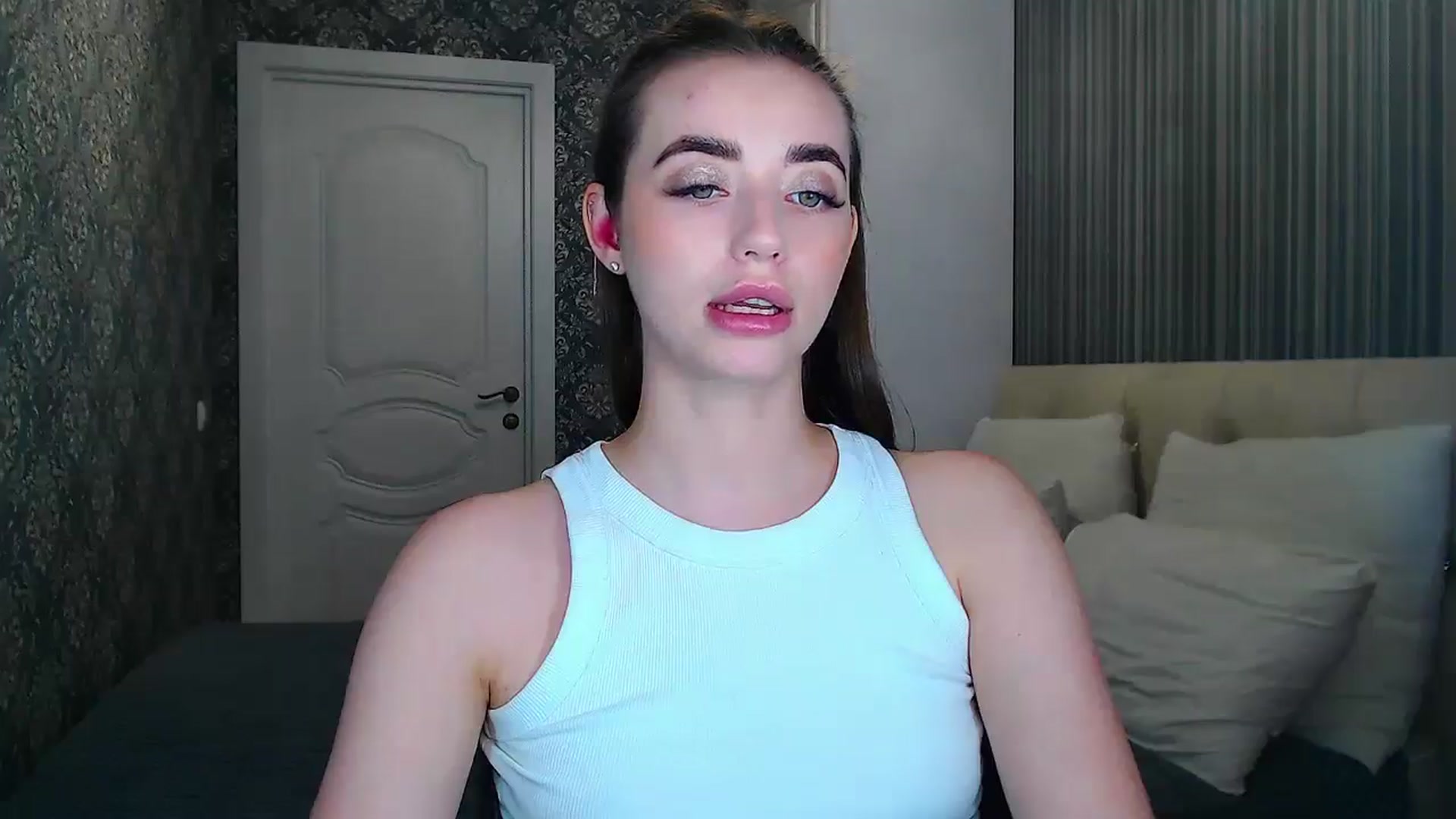 Gallery image thumbnail from EmeraldLilyyy's myfreecams stream on, 06/09/2024, 09:18 image 3 of 20