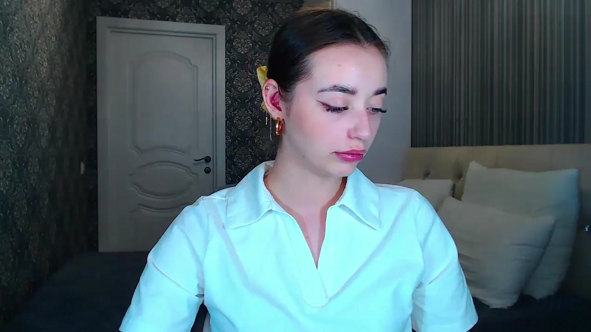 Gallery image thumbnail from EmeraldLilyyy's myfreecams stream on, 06/13/2024, 07:37 image 17 of 20