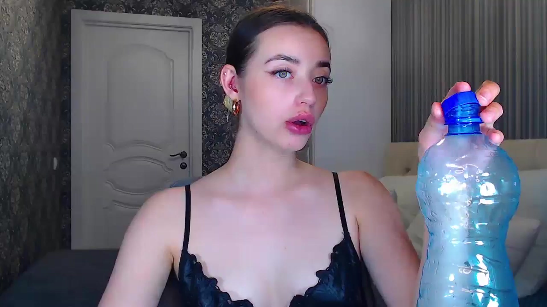 Gallery image thumbnail from EmeraldLilyyy's myfreecams stream on, 06/13/2024, 09:19 image 4 of 20