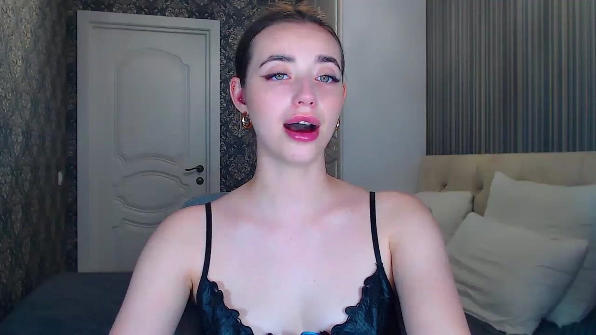Gallery image thumbnail from EmeraldLilyyy's myfreecams stream on, 06/13/2024, 09:19 image 3 of 20