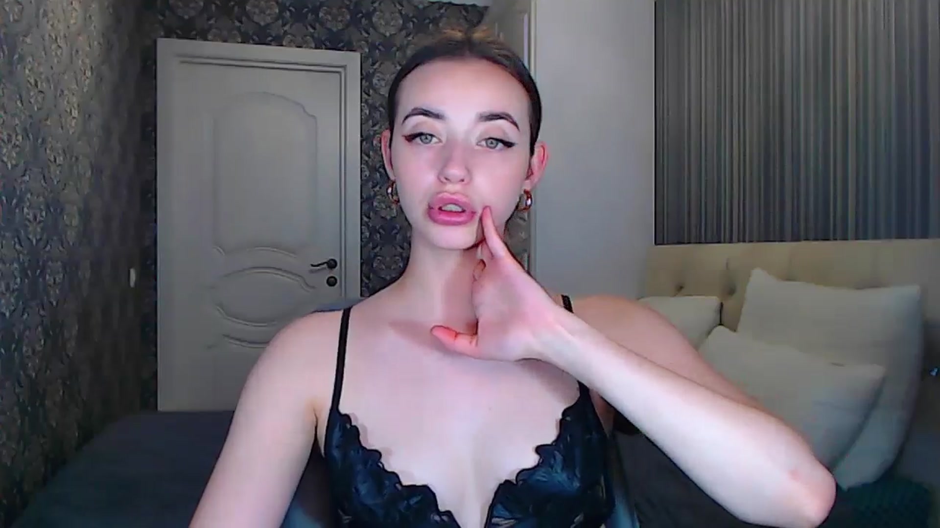 Gallery image thumbnail from EmeraldLilyyy's myfreecams stream on, 06/13/2024, 09:19 image 13 of 20