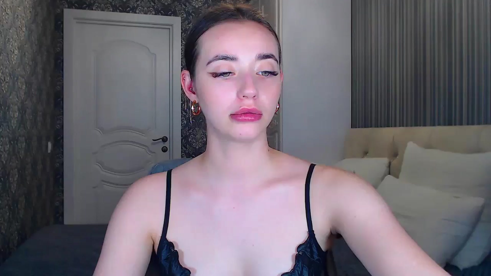 Gallery image thumbnail from EmeraldLilyyy's myfreecams stream on, 06/13/2024, 09:19 image 5 of 20