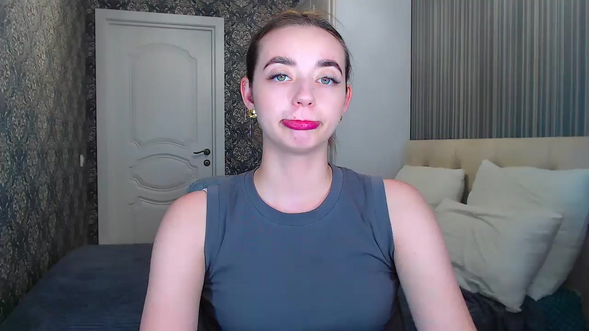 Gallery image thumbnail from EmeraldLilyyy's myfreecams stream on, 06/17/2024, 10:44 image 10 of 20