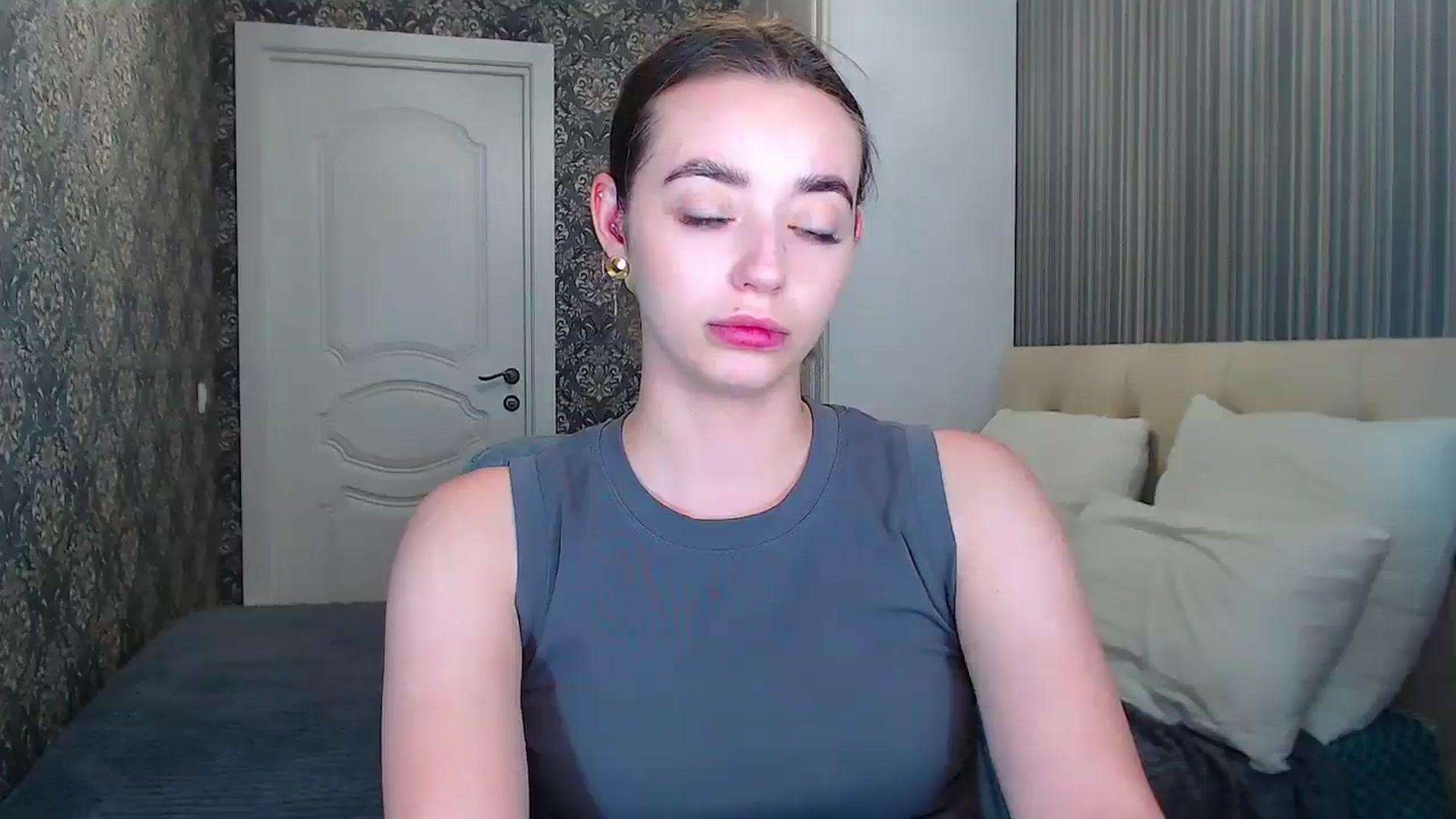 Gallery image thumbnail from EmeraldLilyyy's myfreecams stream on, 06/17/2024, 10:44 image 4 of 20