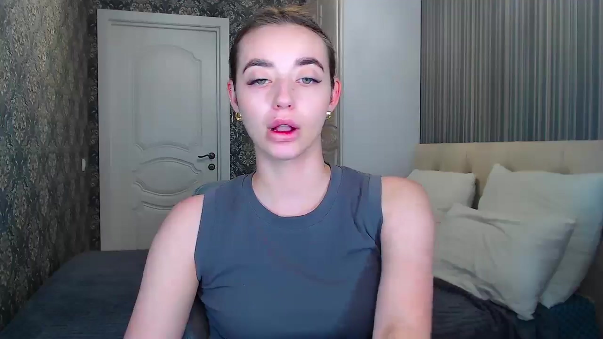 Gallery image thumbnail from EmeraldLilyyy's myfreecams stream on, 06/17/2024, 10:44 image 2 of 20
