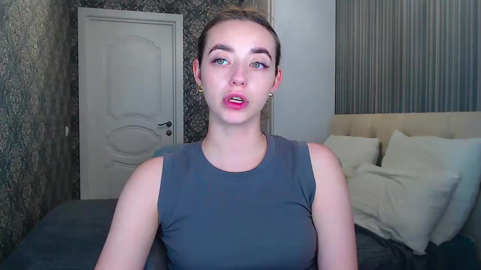 Gallery image thumbnail from EmeraldLilyyy's myfreecams stream on, 06/17/2024, 10:44 image 6 of 20