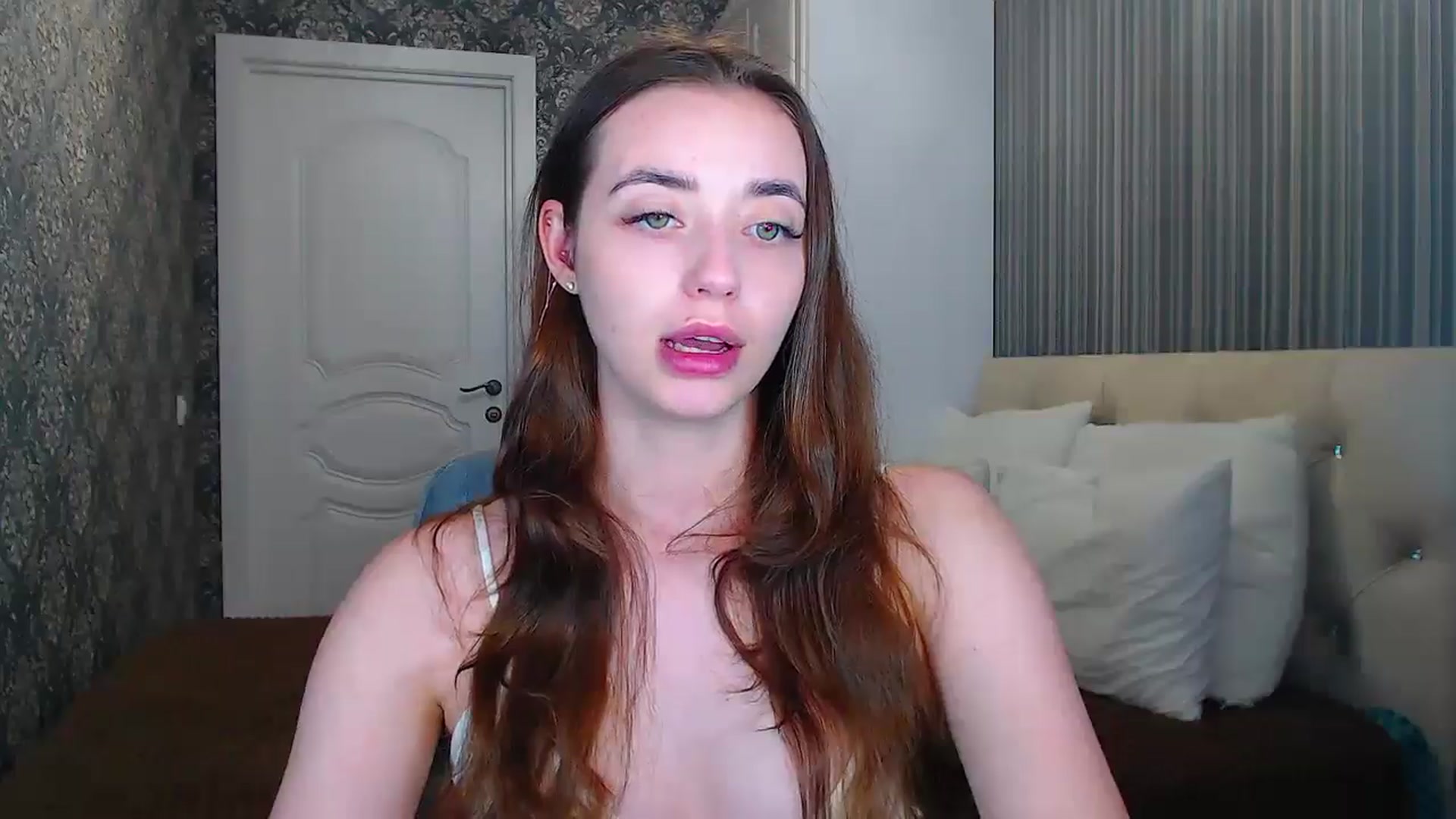 Gallery image thumbnail from EmeraldLilyyy's myfreecams stream on, 06/20/2024, 11:55 image 4 of 20