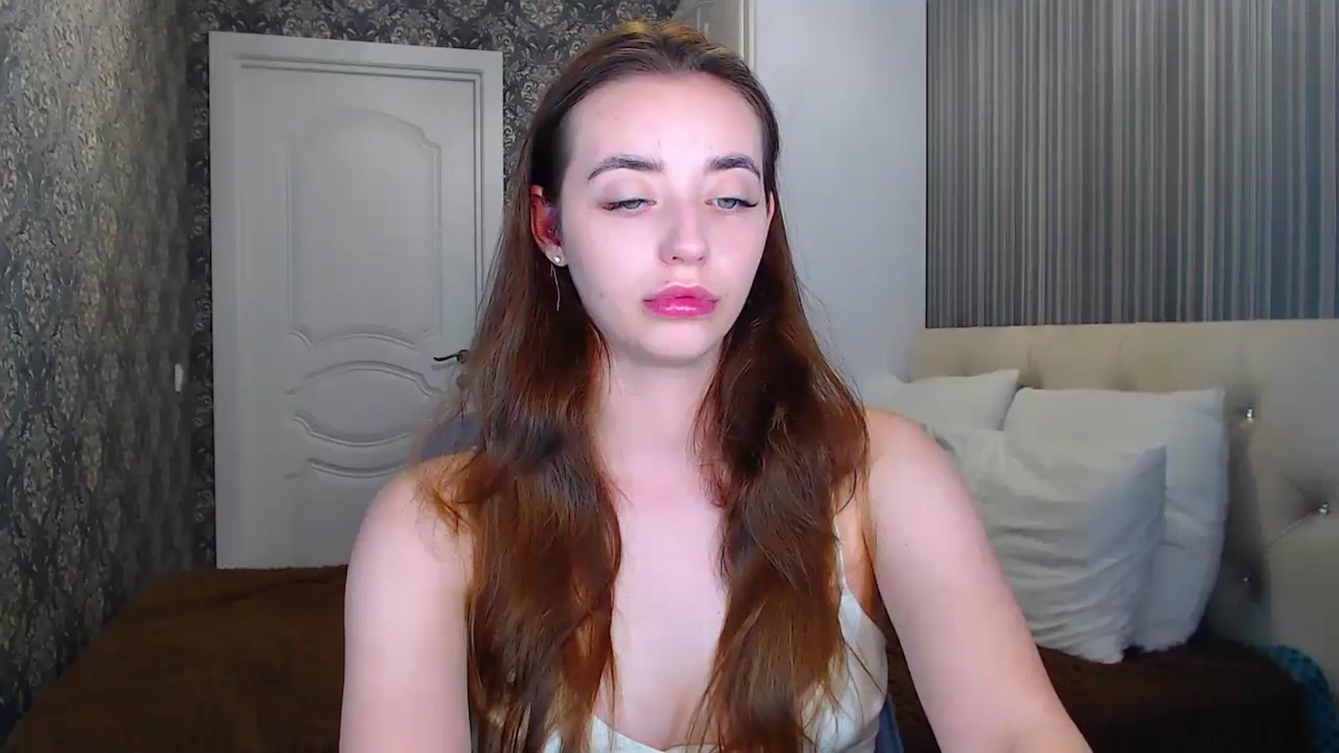 Gallery image thumbnail from EmeraldLilyyy's myfreecams stream on, 06/20/2024, 12:31 image 12 of 20