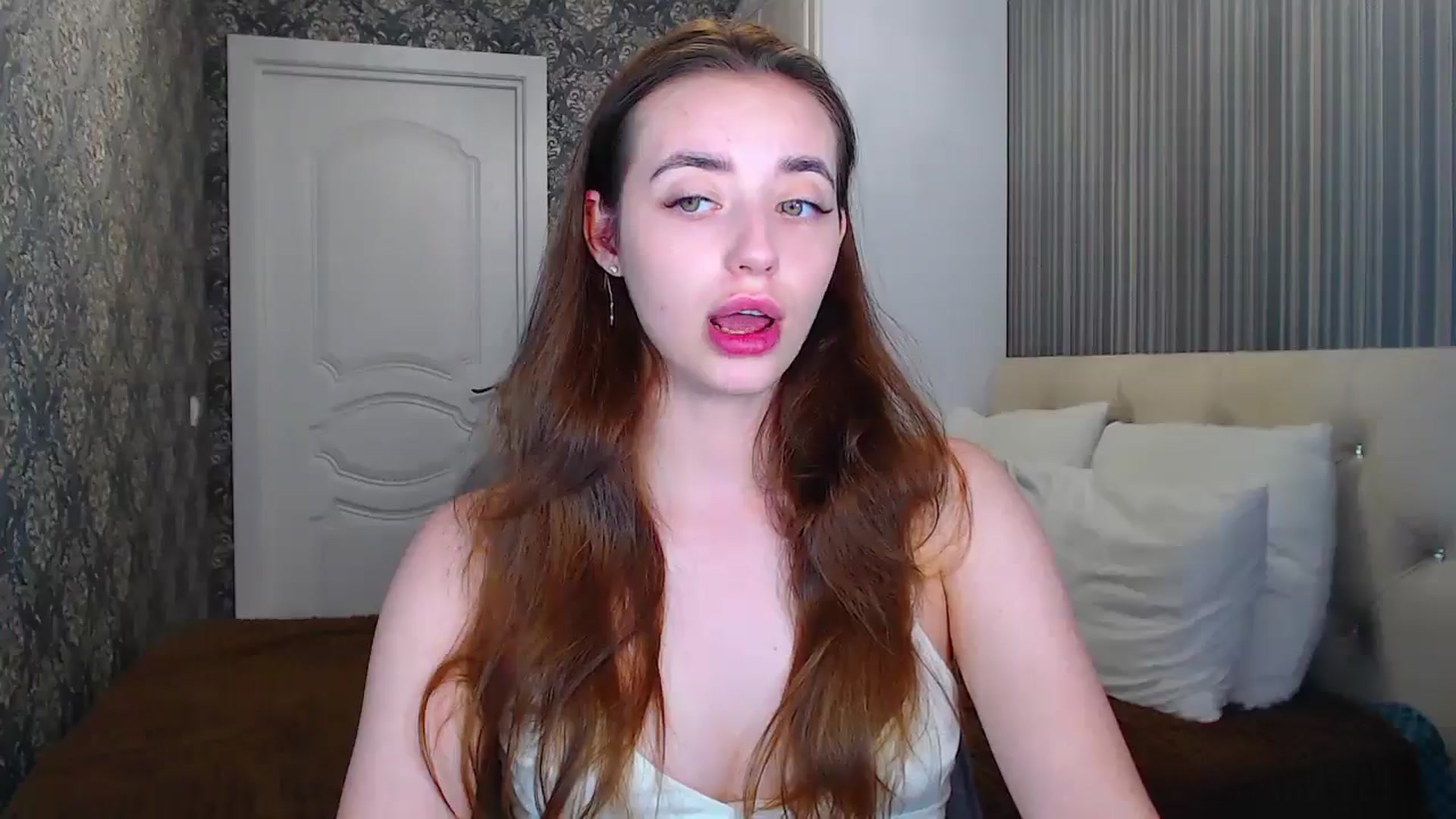 Gallery image thumbnail from EmeraldLilyyy's myfreecams stream on, 06/20/2024, 12:31 image 2 of 20