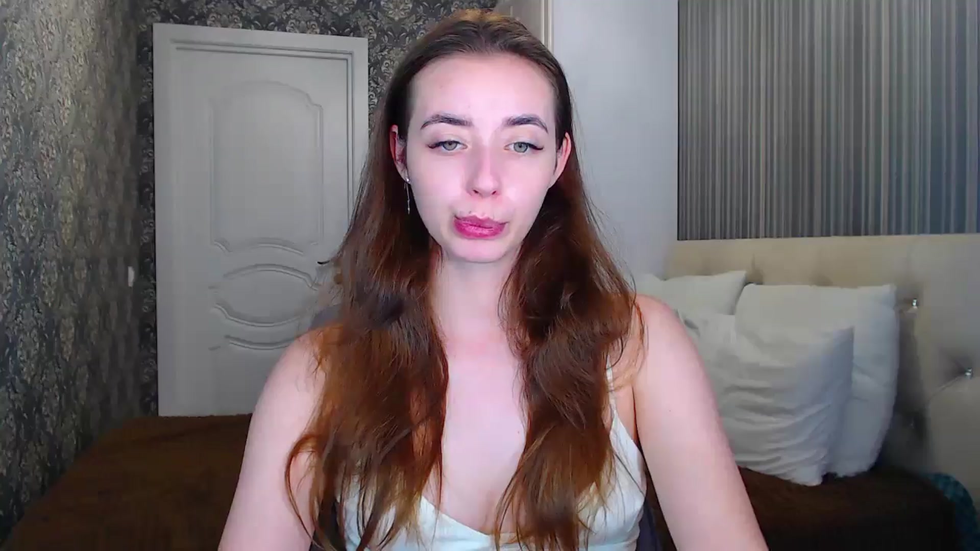 Gallery image thumbnail from EmeraldLilyyy's myfreecams stream on, 06/20/2024, 12:31 image 3 of 20