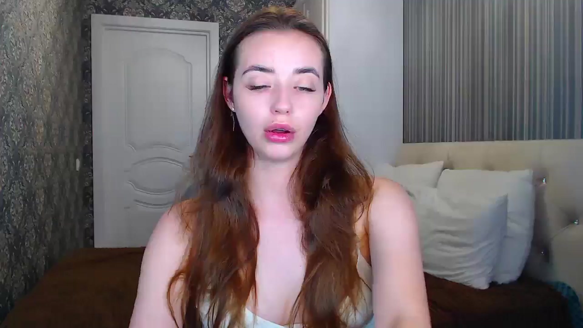 Gallery image thumbnail from EmeraldLilyyy's myfreecams stream on, 06/20/2024, 12:31 image 7 of 20
