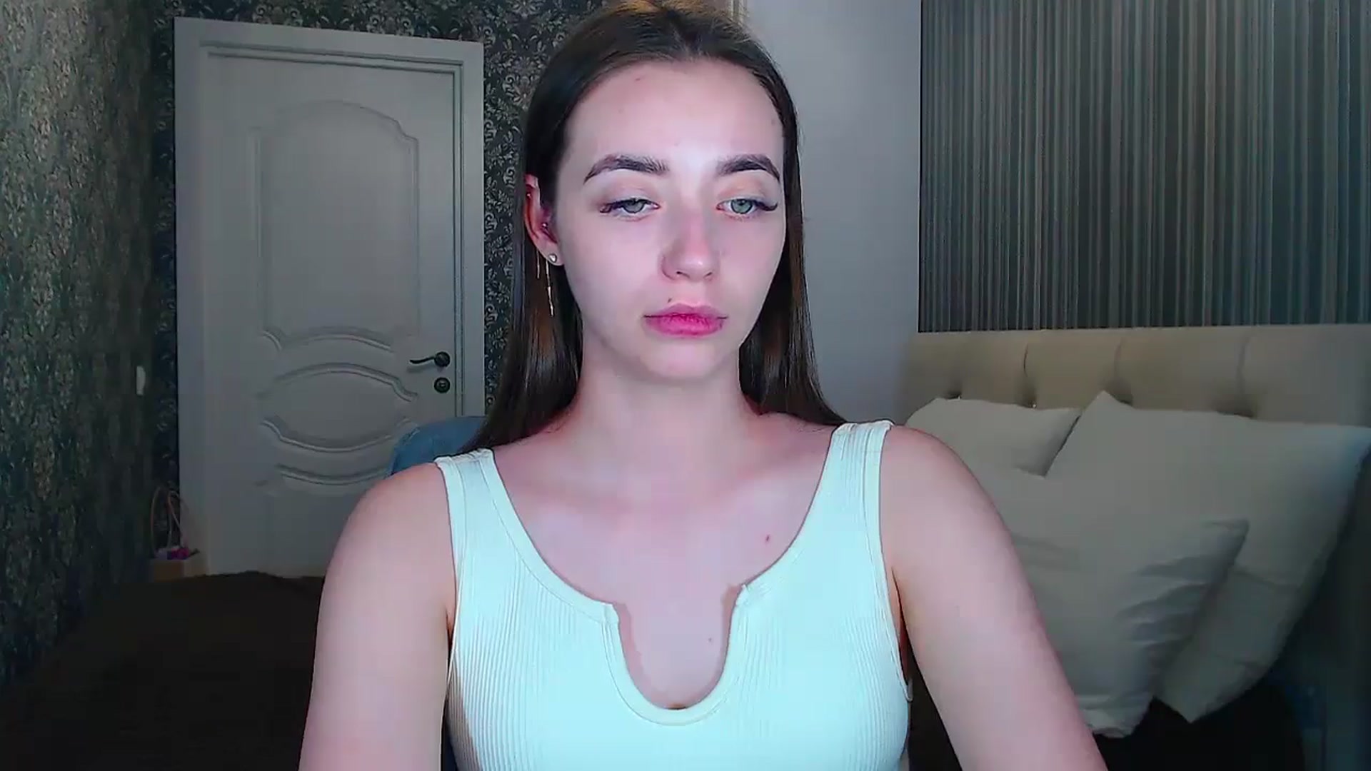 Gallery image thumbnail from EmeraldLilyyy's myfreecams stream on, 06/23/2024, 16:21 image 10 of 20