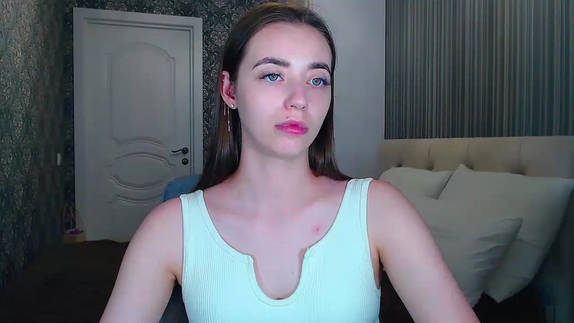 Gallery image thumbnail from EmeraldLilyyy's myfreecams stream on, 06/23/2024, 16:21 image 14 of 20
