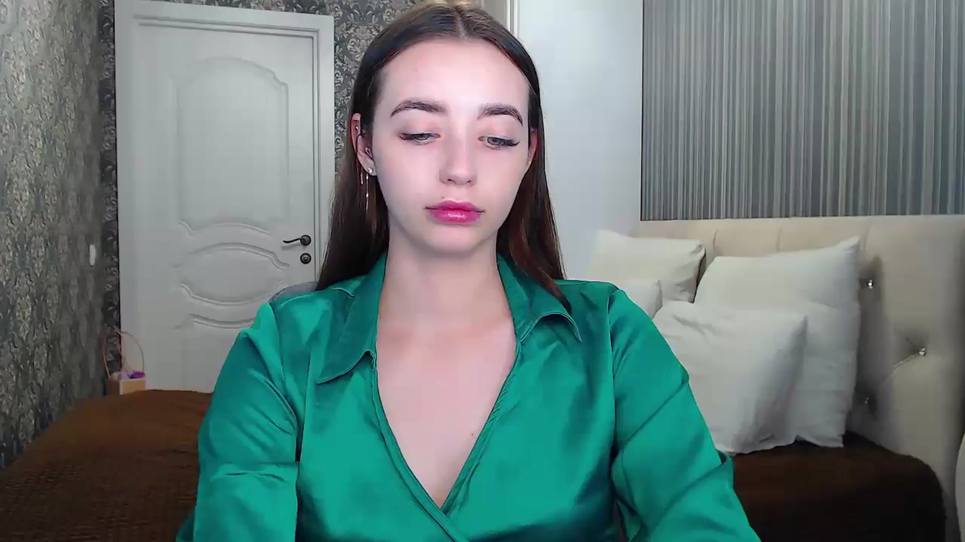 Gallery image thumbnail from EmeraldLilyyy's myfreecams stream on, 06/24/2024, 15:02 image 17 of 20